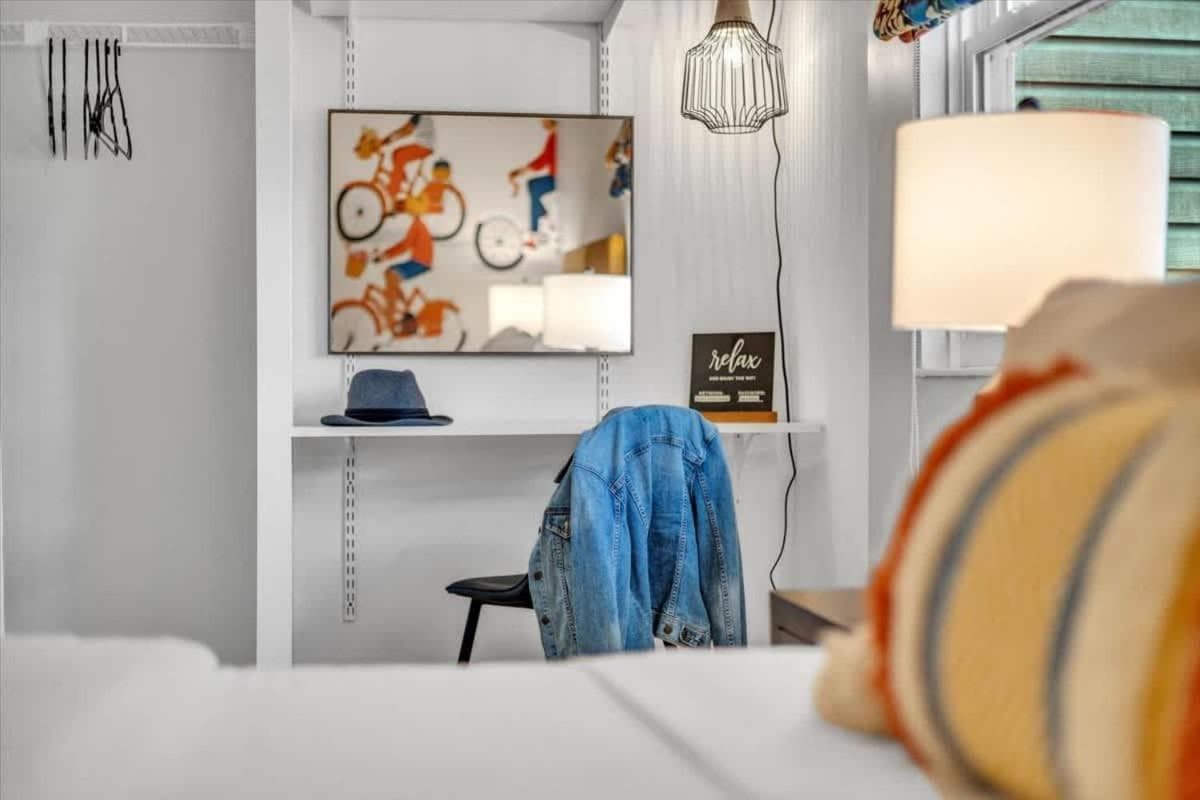 Renovated townhome on bike path includes bikes
