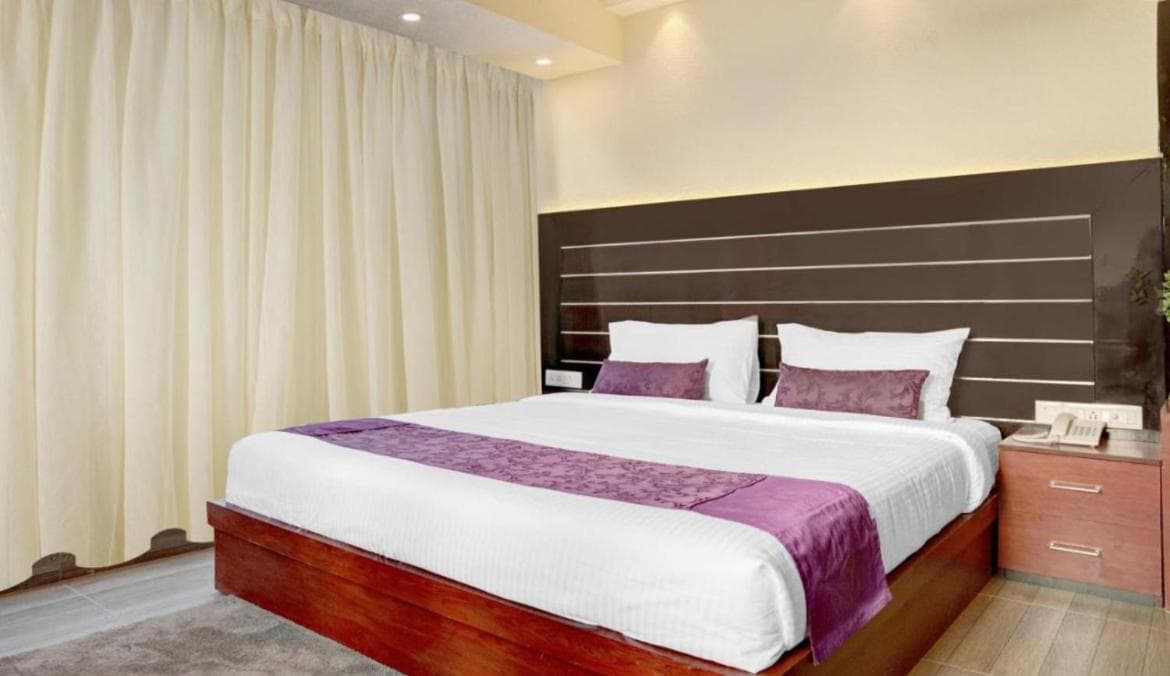 Hotel Lotus Tulip Premium Boutique Hotel- Best Rated Area Near Bus-stand and Railway station