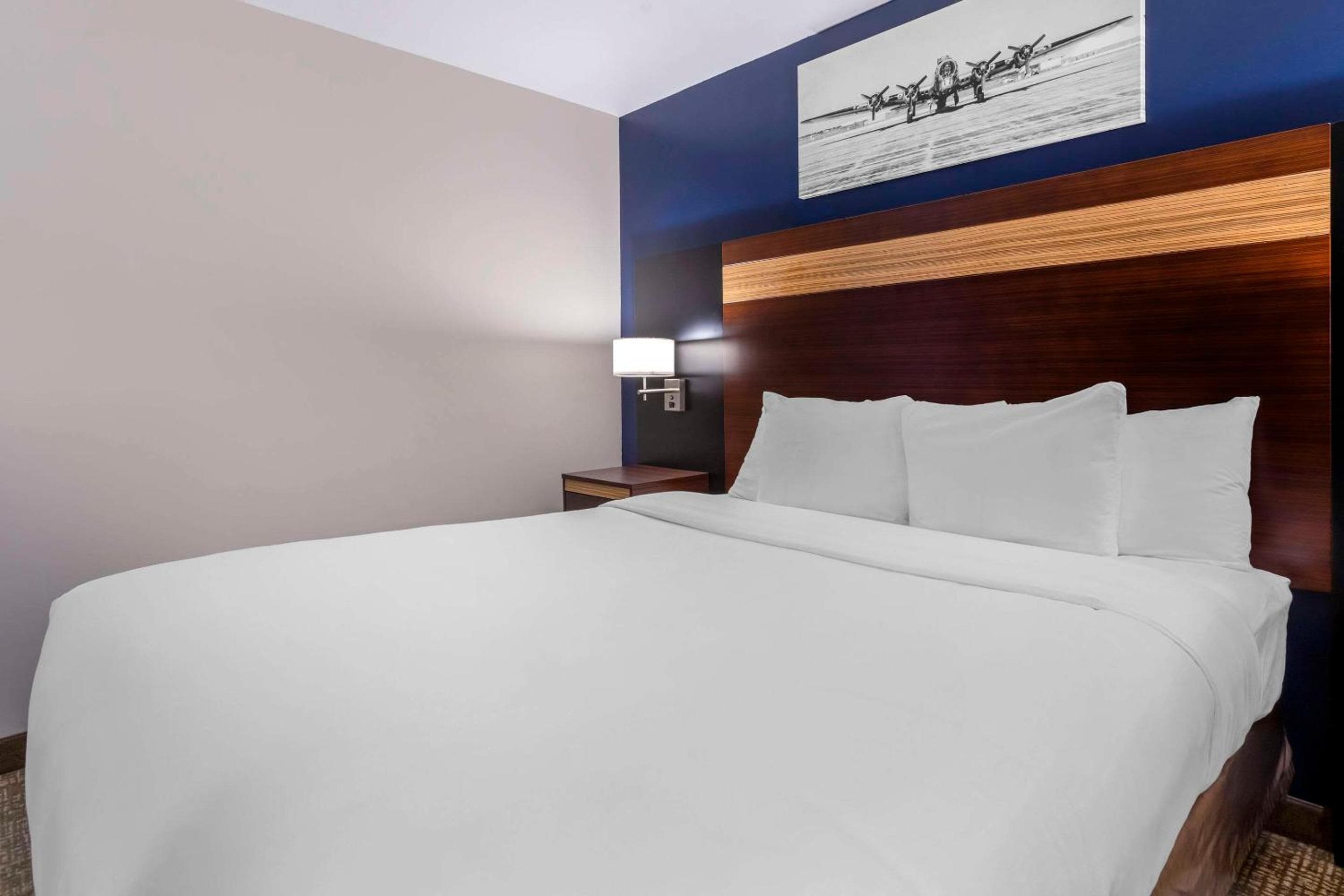 Avion Inn Near LGA Airport, an Ascend Collection Hotel