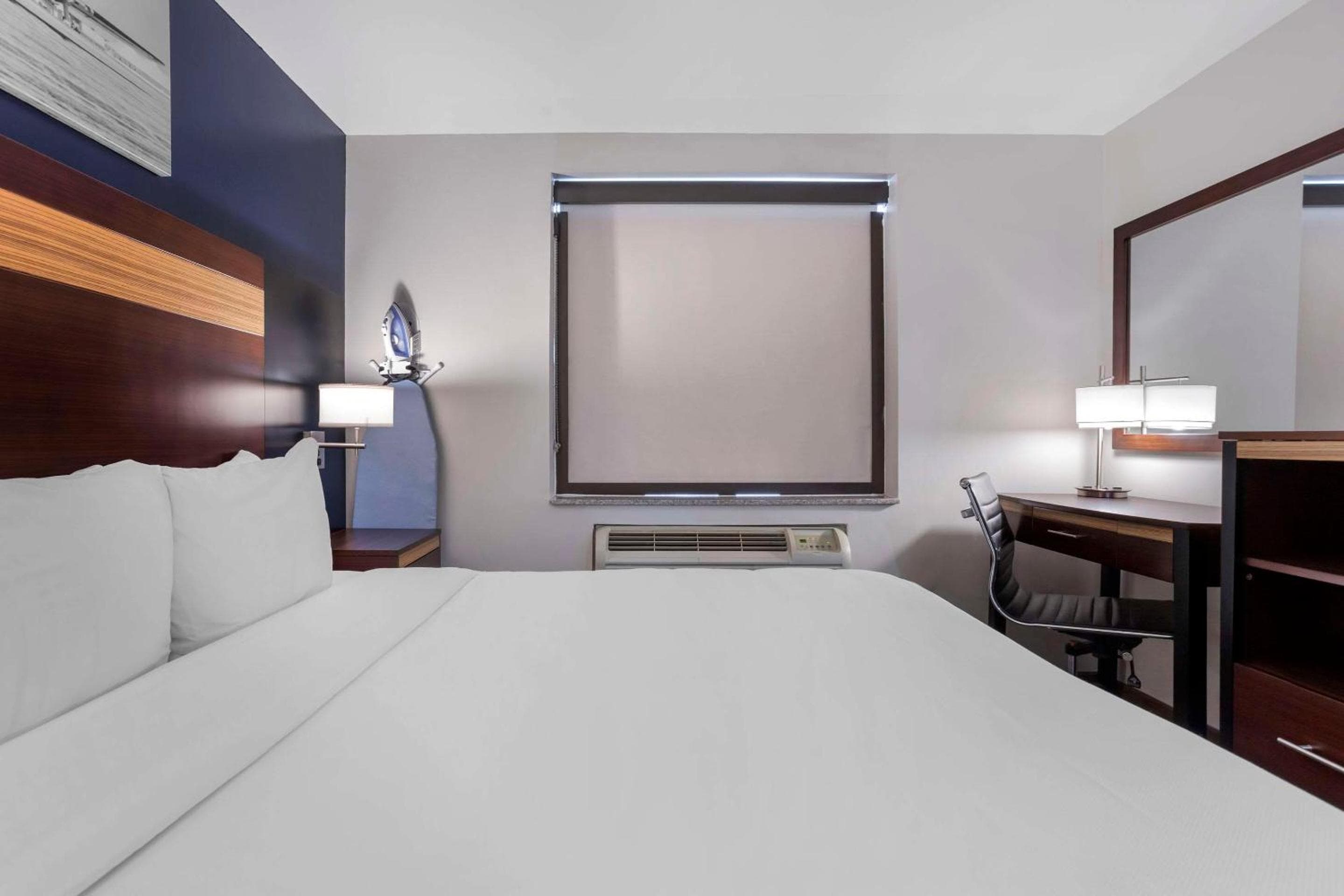 Avion Inn Near LGA Airport, an Ascend Collection Hotel