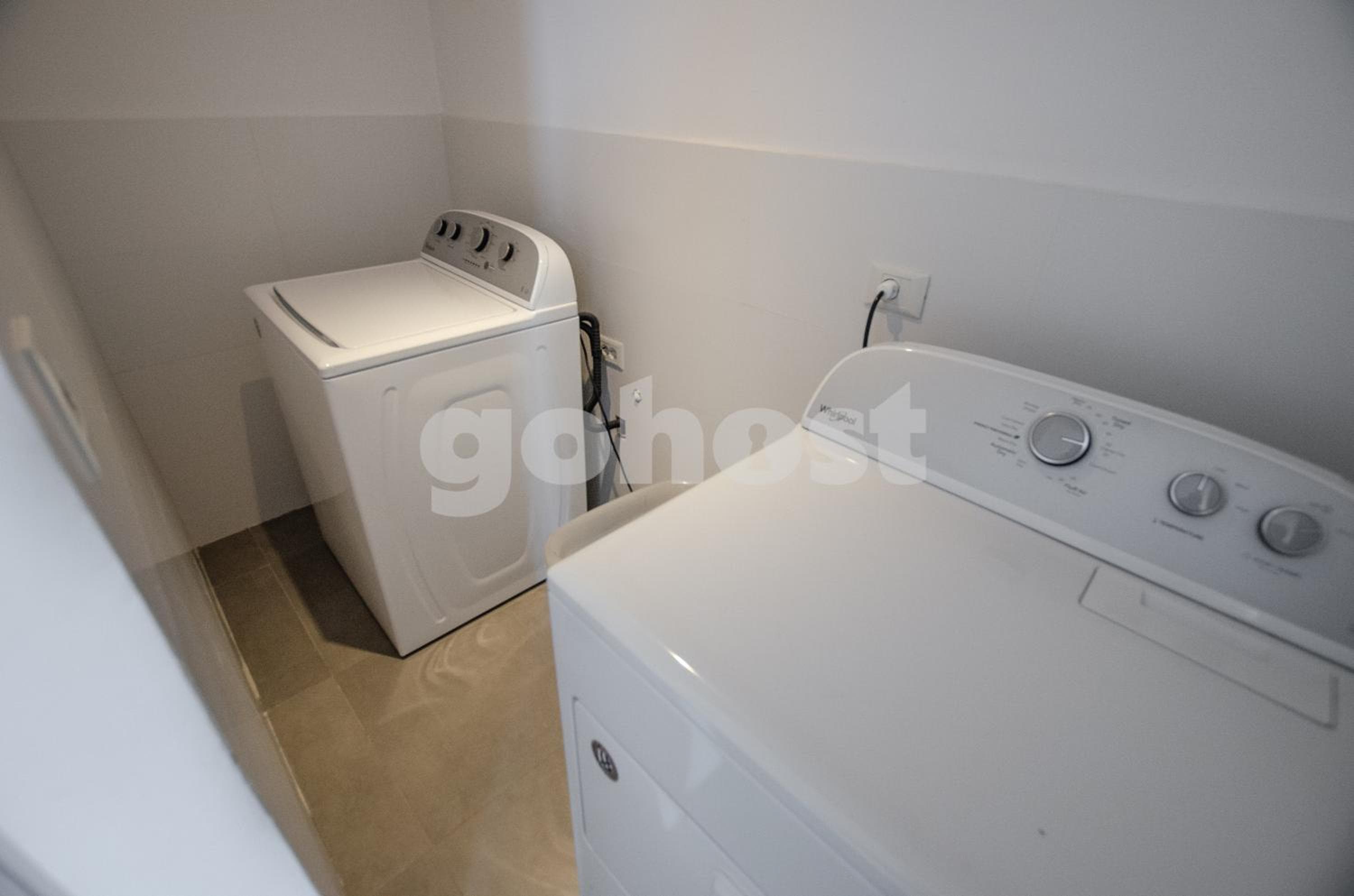 Modern And Sleek Apartment In Barrio Jara