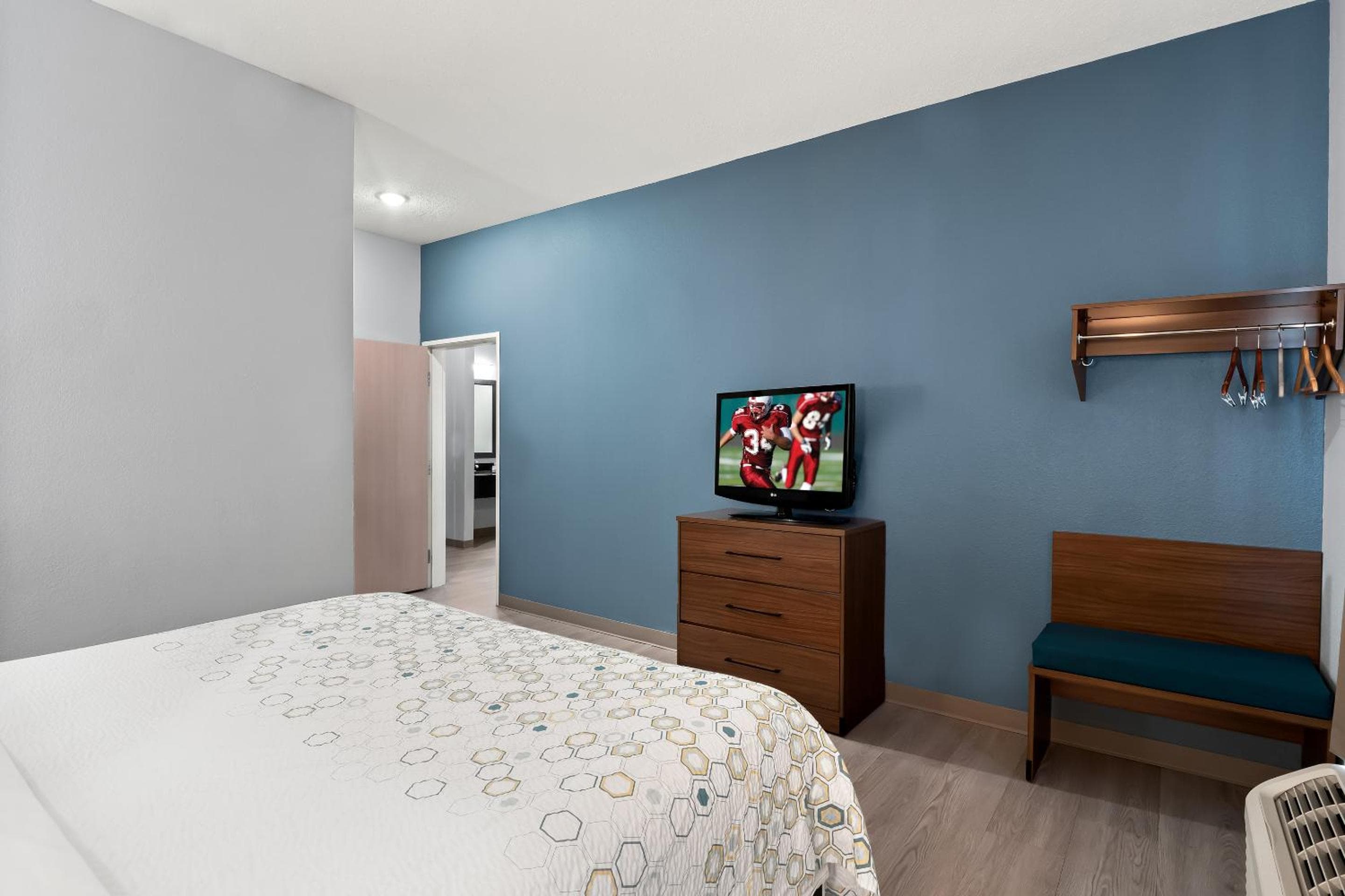 HomeTowne Studios by Red Roof East Lansing - Okemos