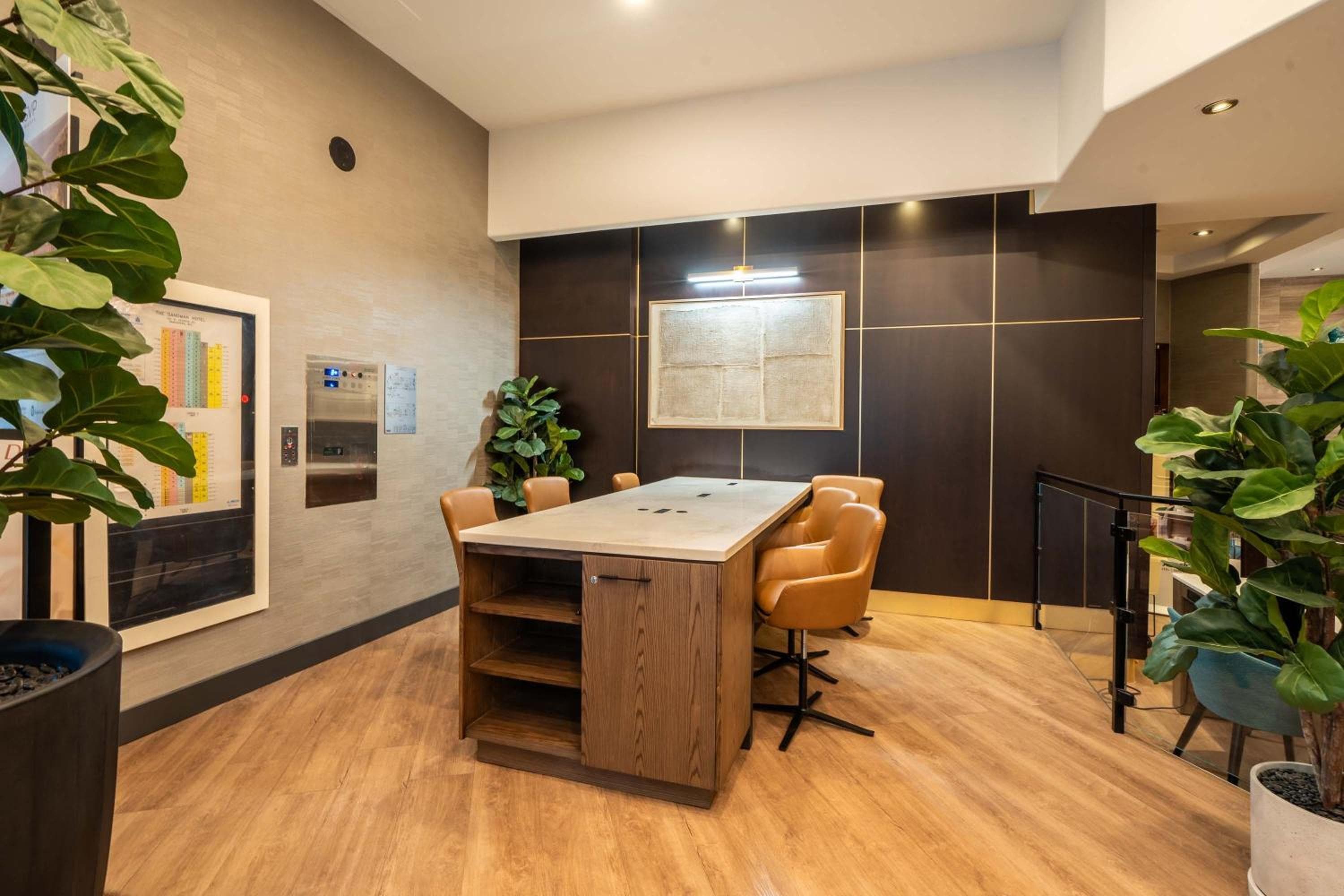 Sandman Signature Vancouver Downtown Hotel