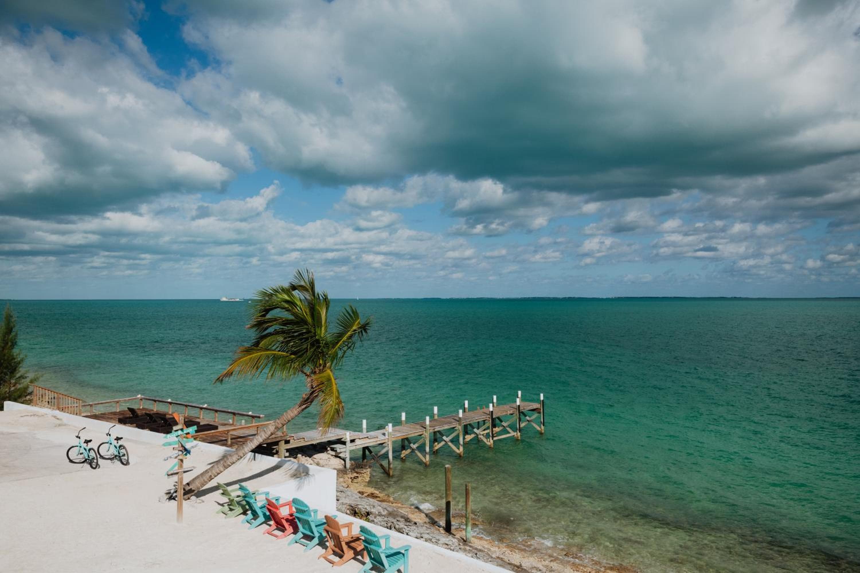 Private Oceanfront, beach, dock and Hottub - The Perky Pelican