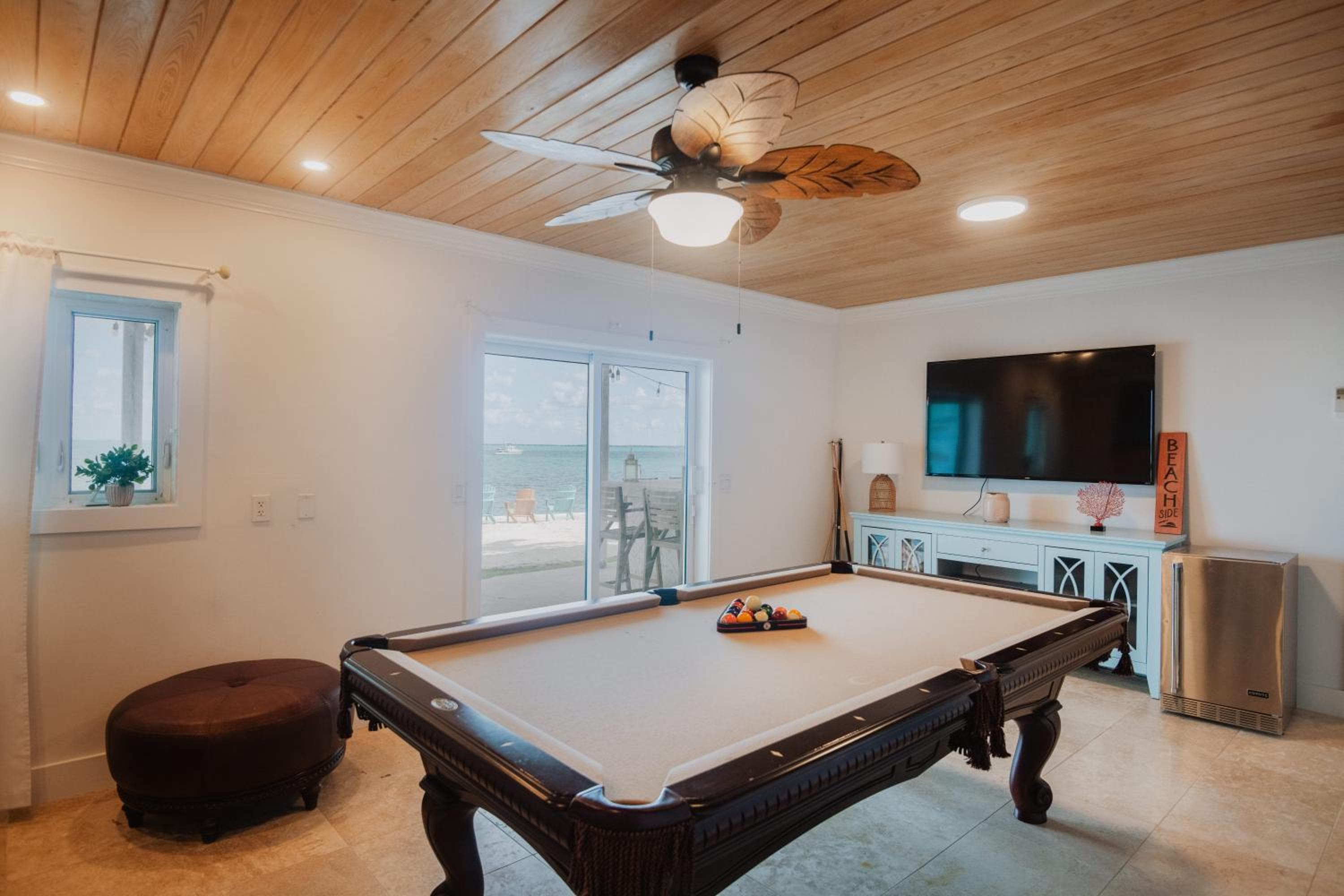 Private Oceanfront, beach, dock and Hottub - The Perky Pelican