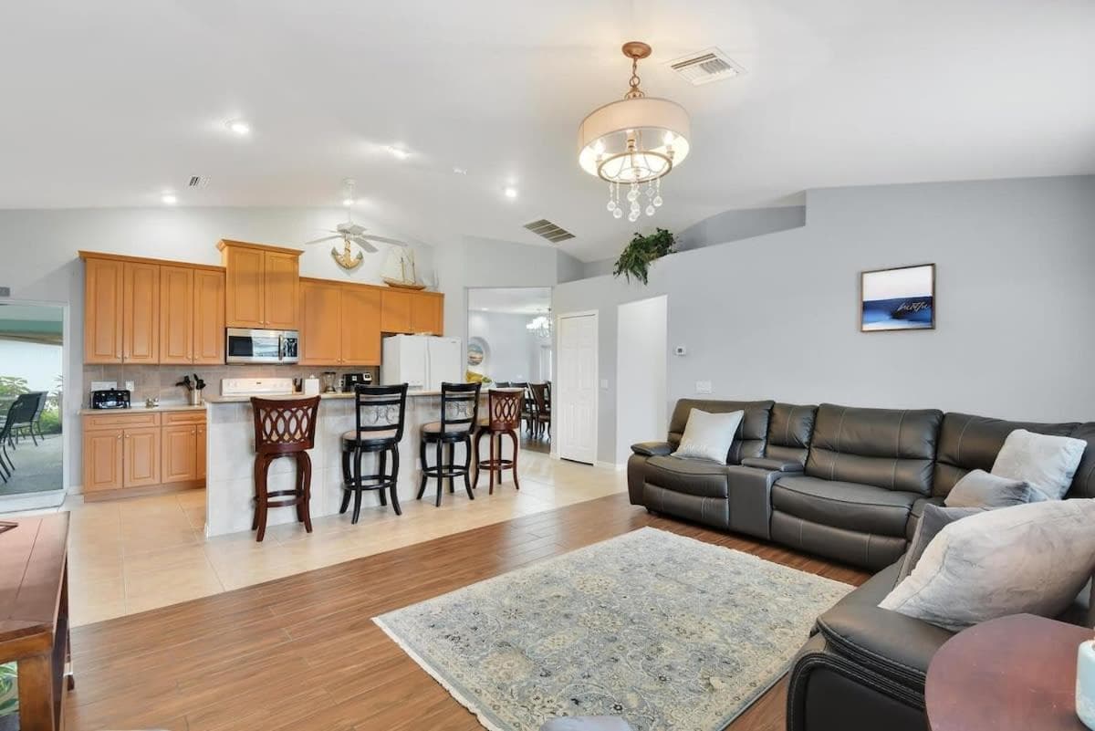 Sunshine Home Retreat Heated Pool on Canal