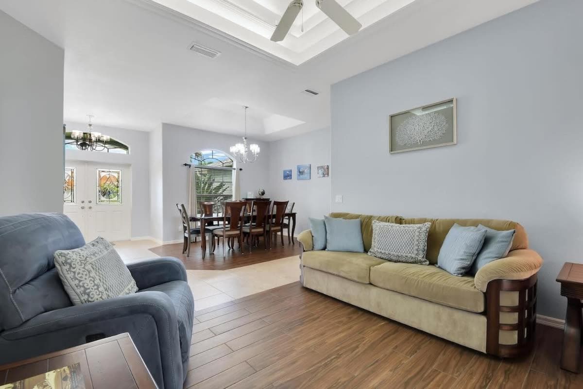 Sunshine Home Retreat Heated Pool on Canal