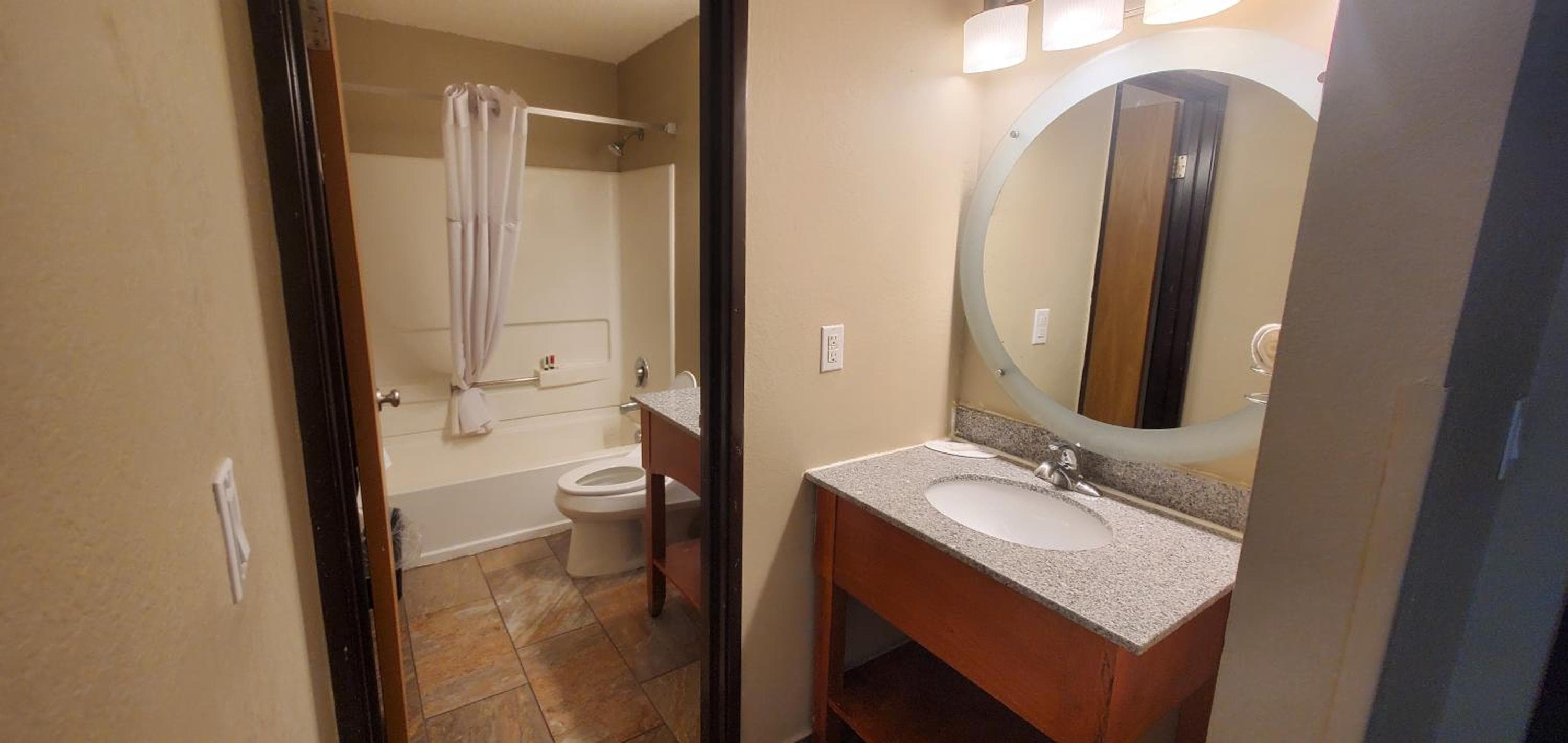 Super 8 by Wyndham Sterling Heights/Detroit Area