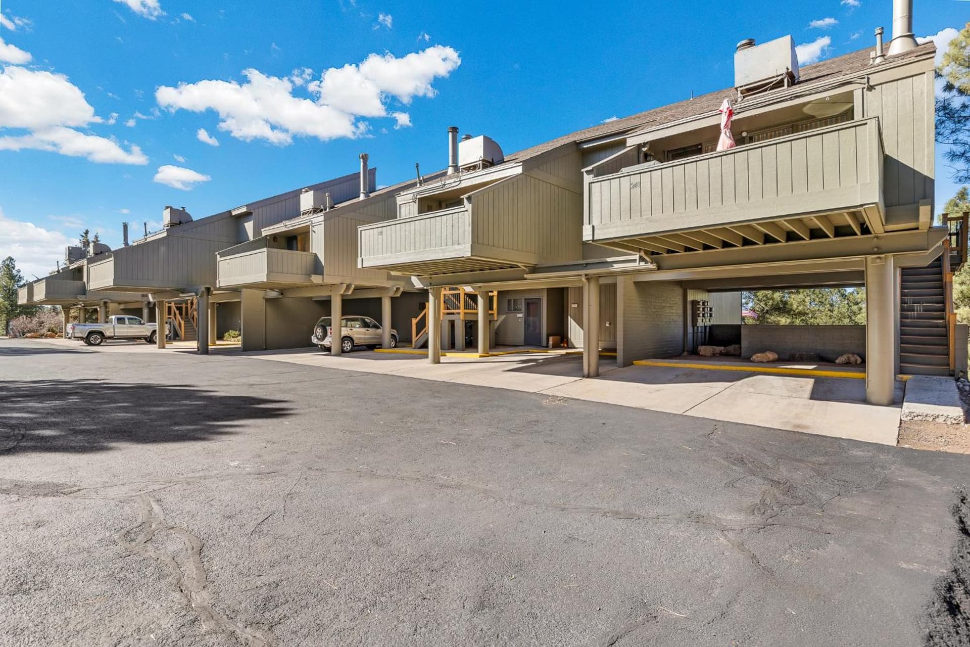Charming Country Club Condo with Loft & Fireplace