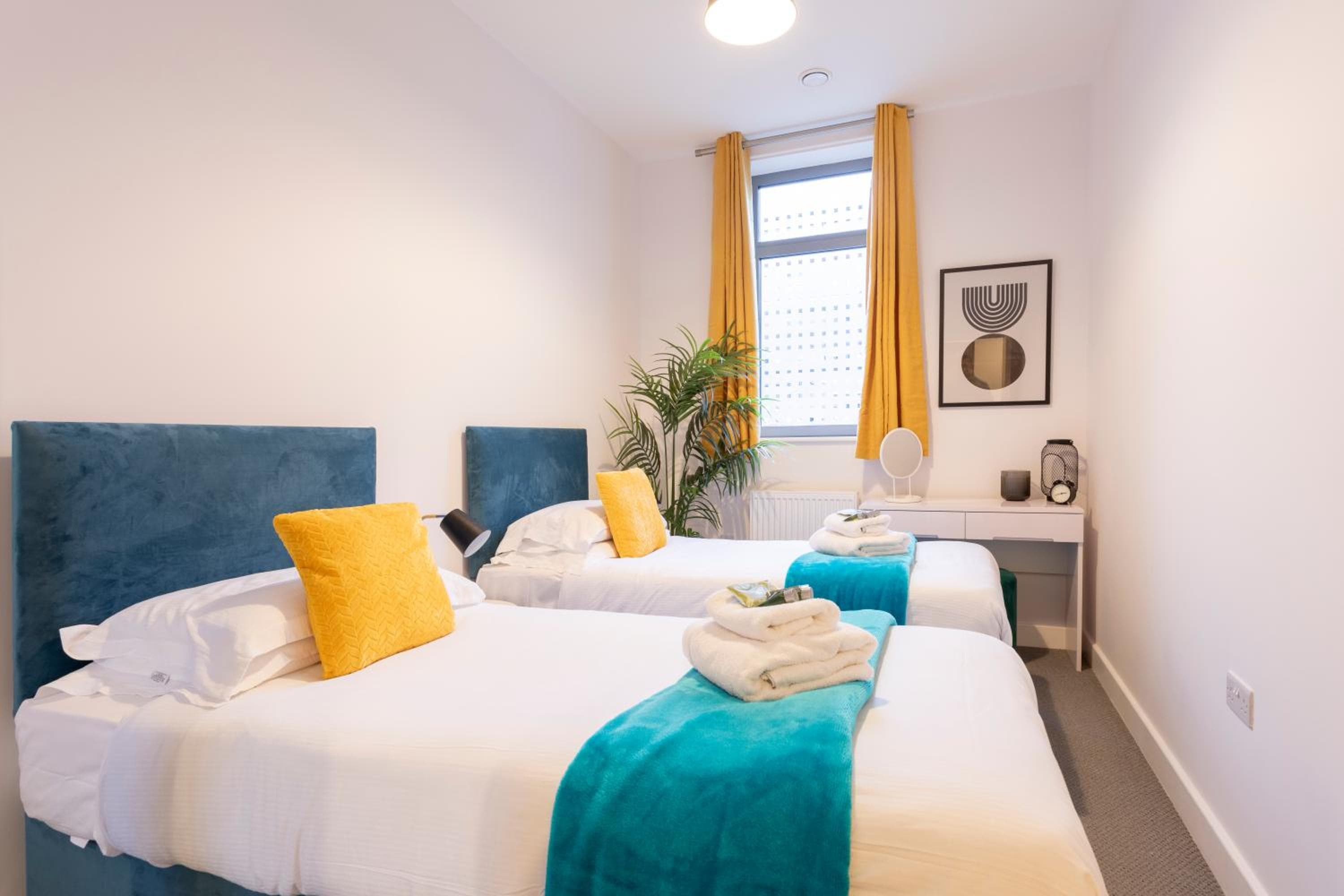 Modern 2- Bedroom Apartment in Central Redhill!