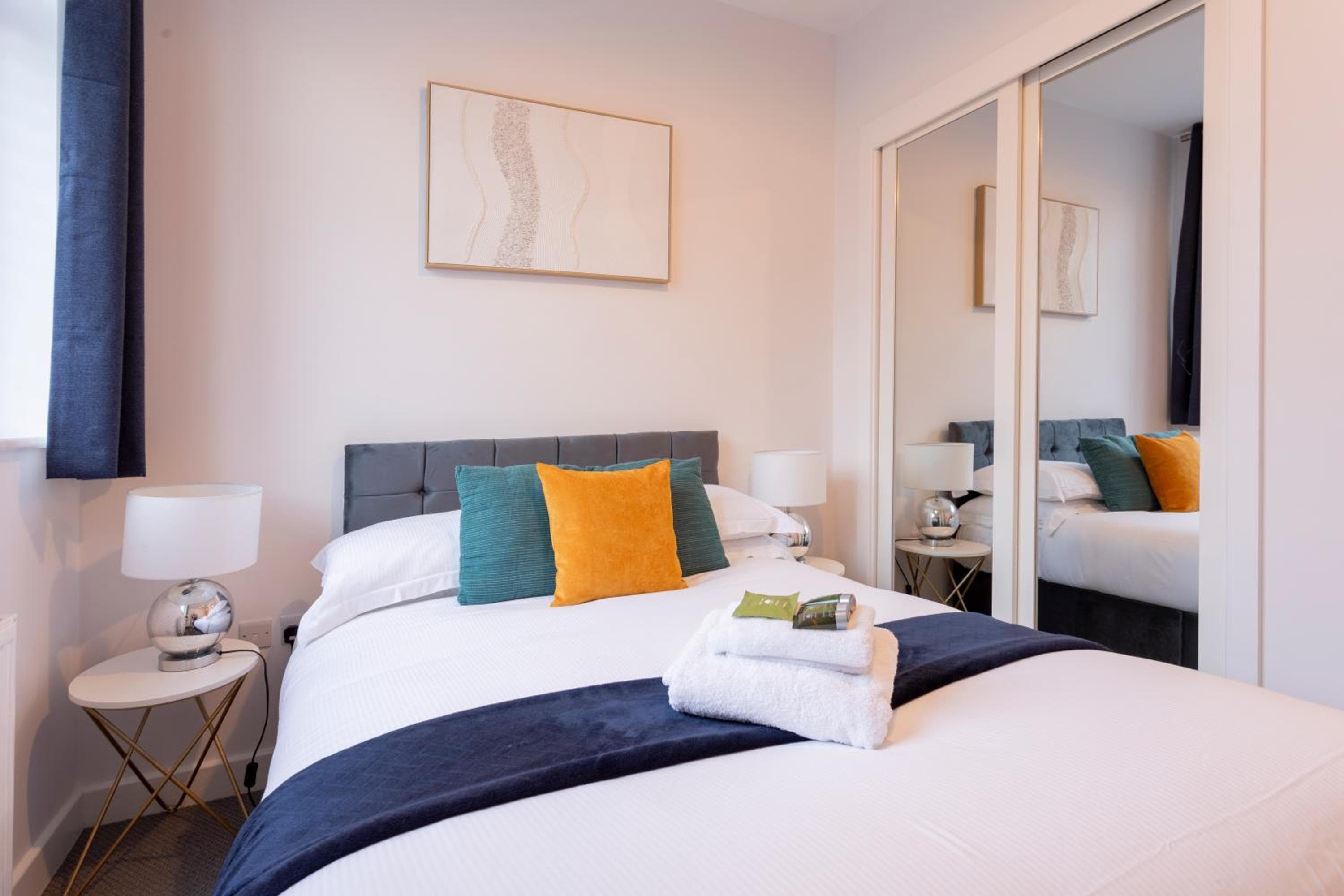 Modern 2- Bedroom Apartment in Central Redhill!