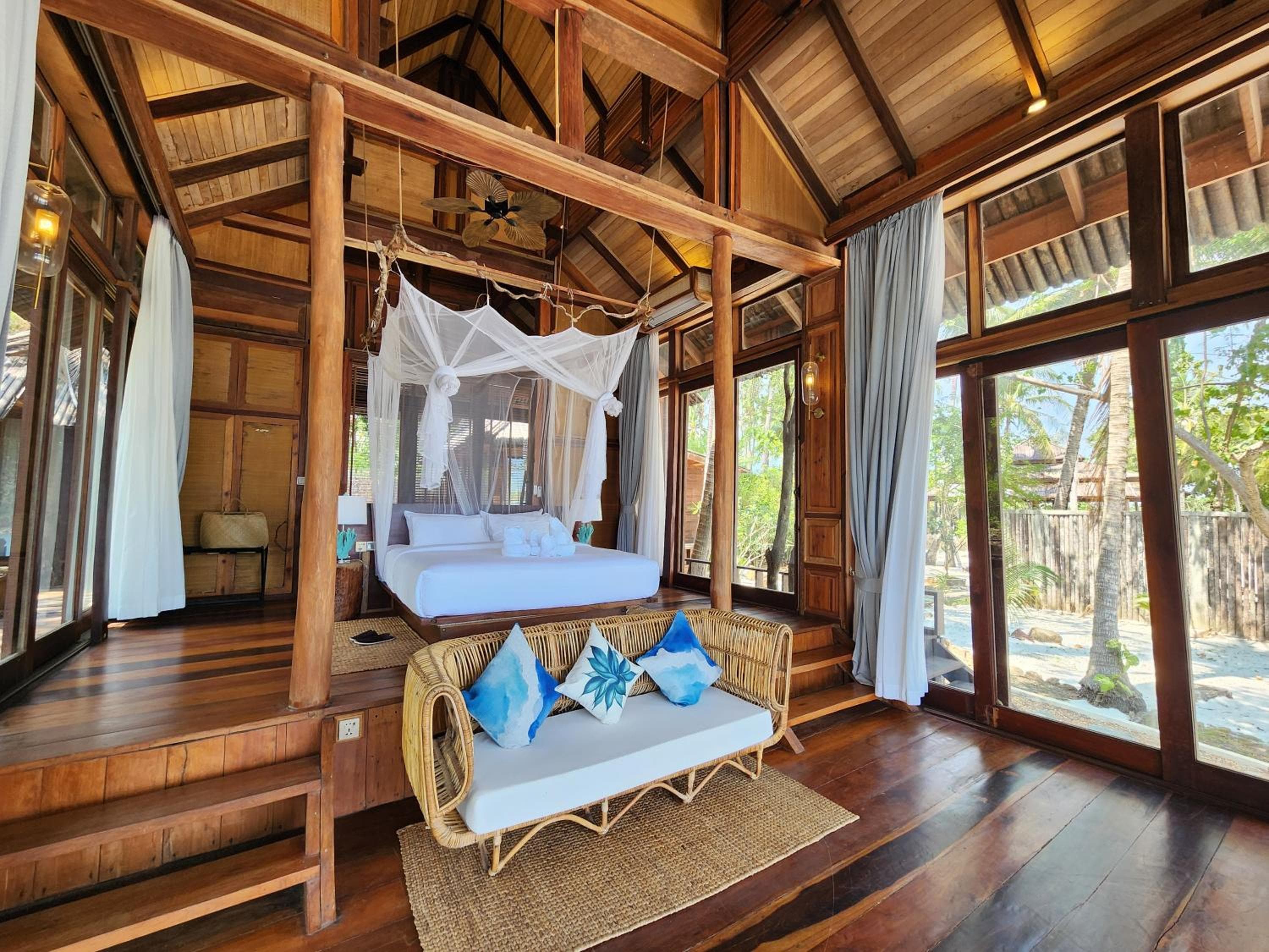 Full Moon Private Island