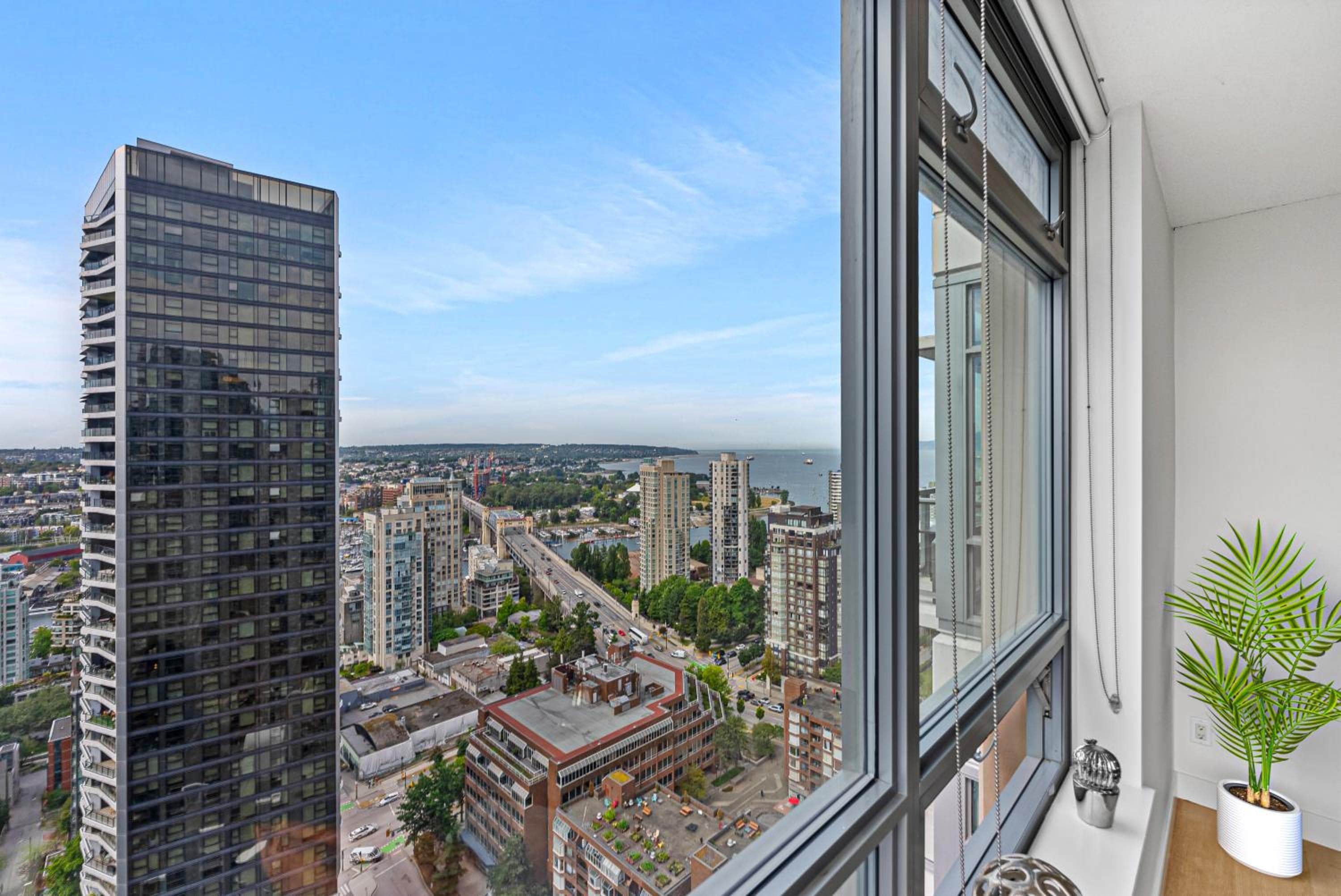 Skyline Serenity Stunning Two Bedroom Apartment with Breathtaking City Views