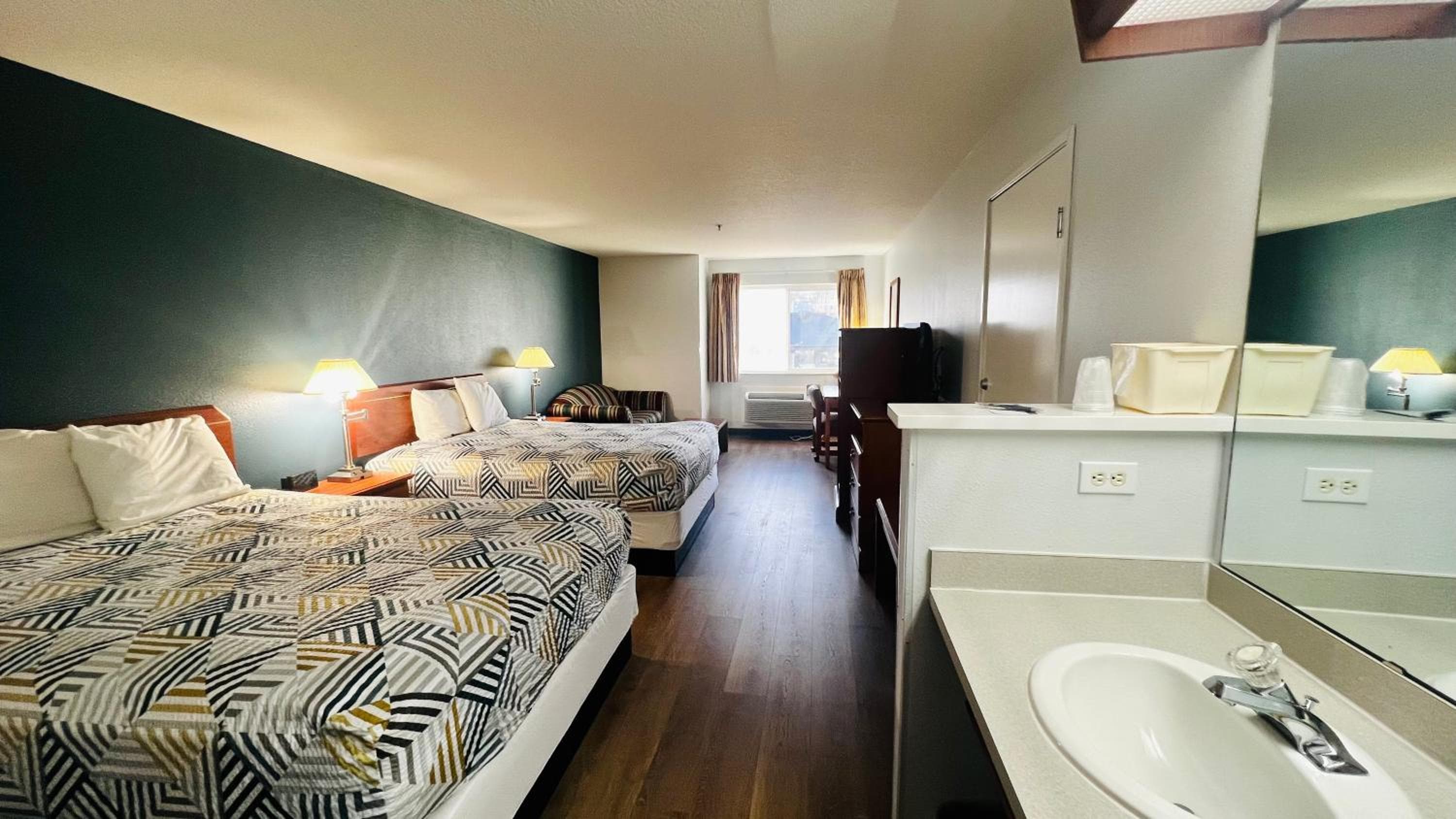 Studio 6 Suites Portland OR I-5 OHSU