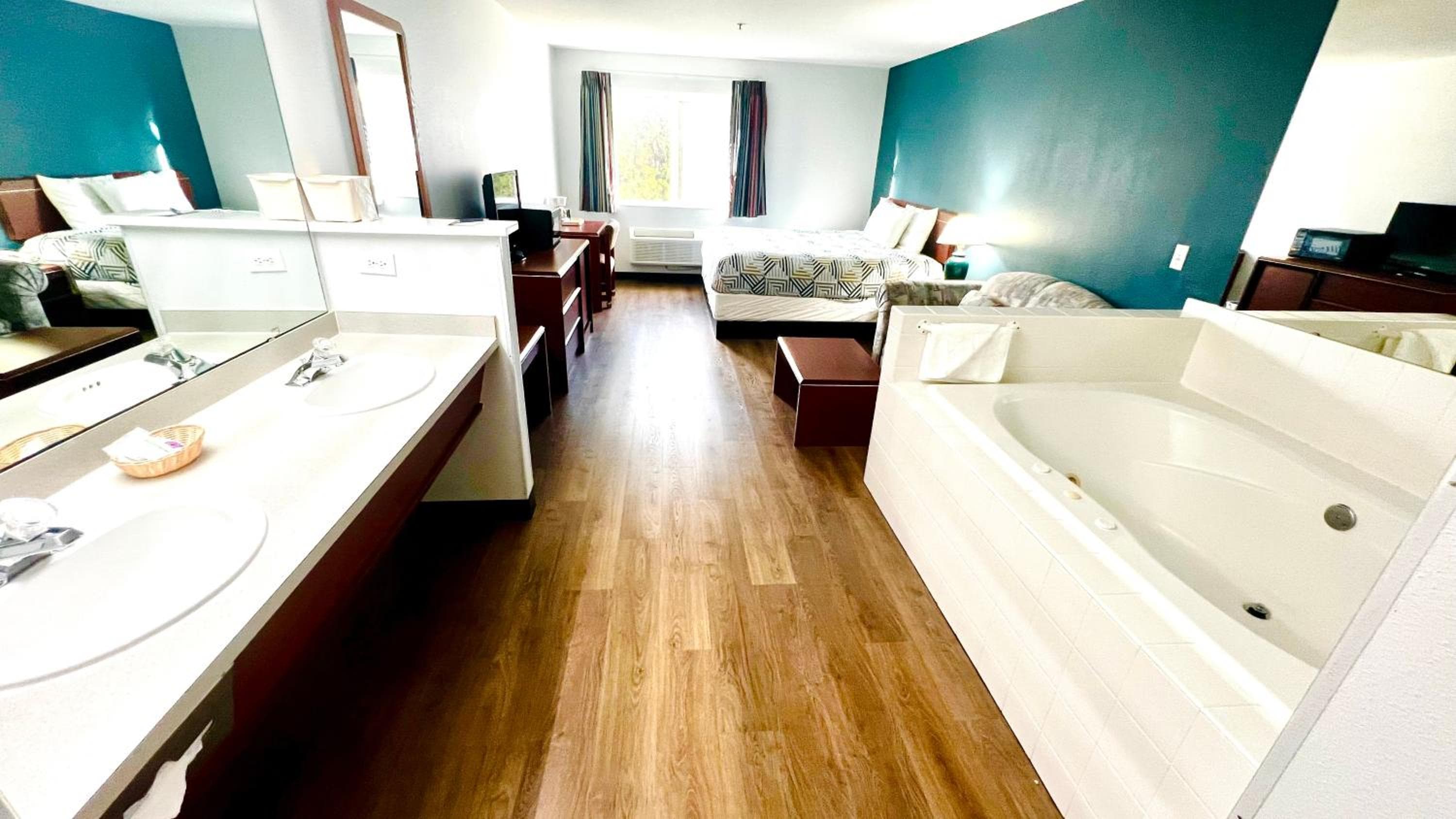 Studio 6 Suites Portland OR I-5 OHSU