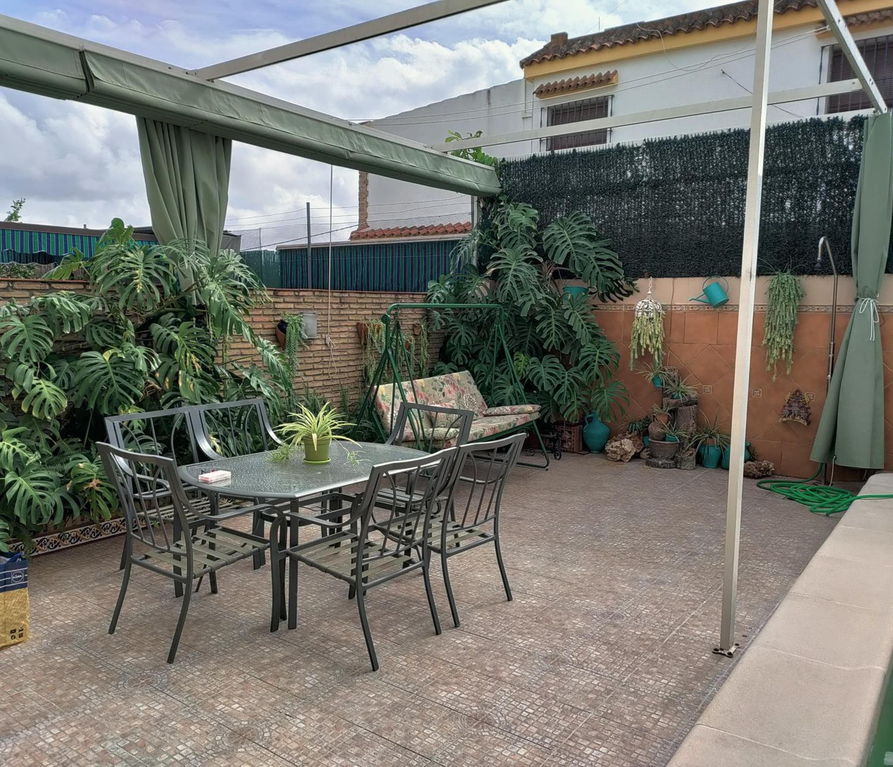 A un metro Sevilla.