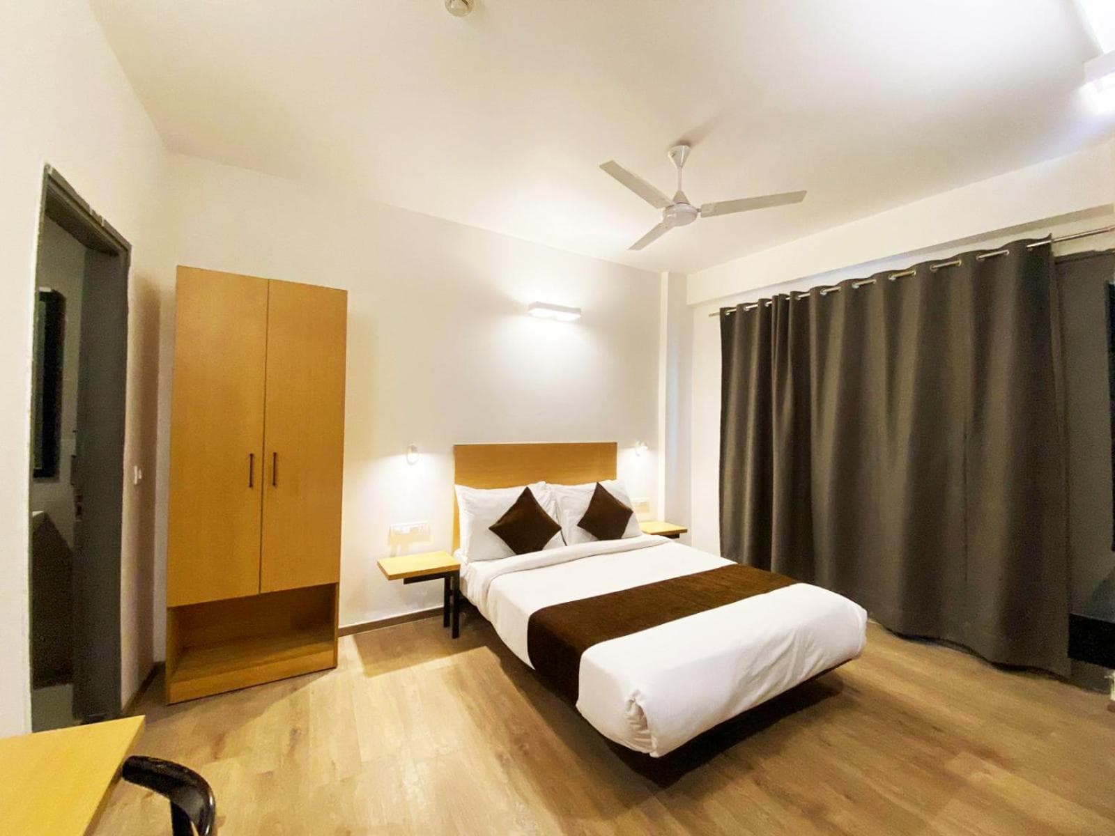 Hotel Crown Inn