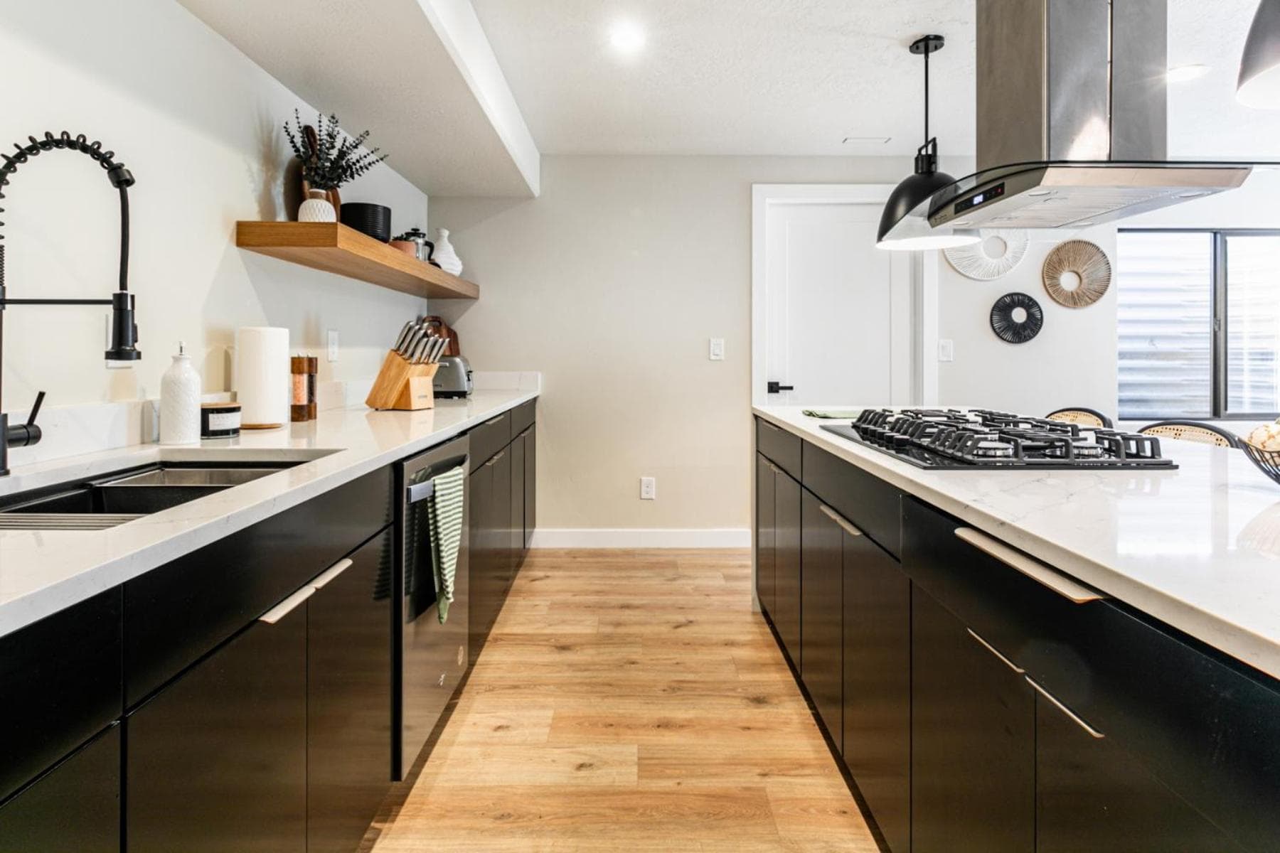 Modern Style Loft Near Canyon RSL and Expo