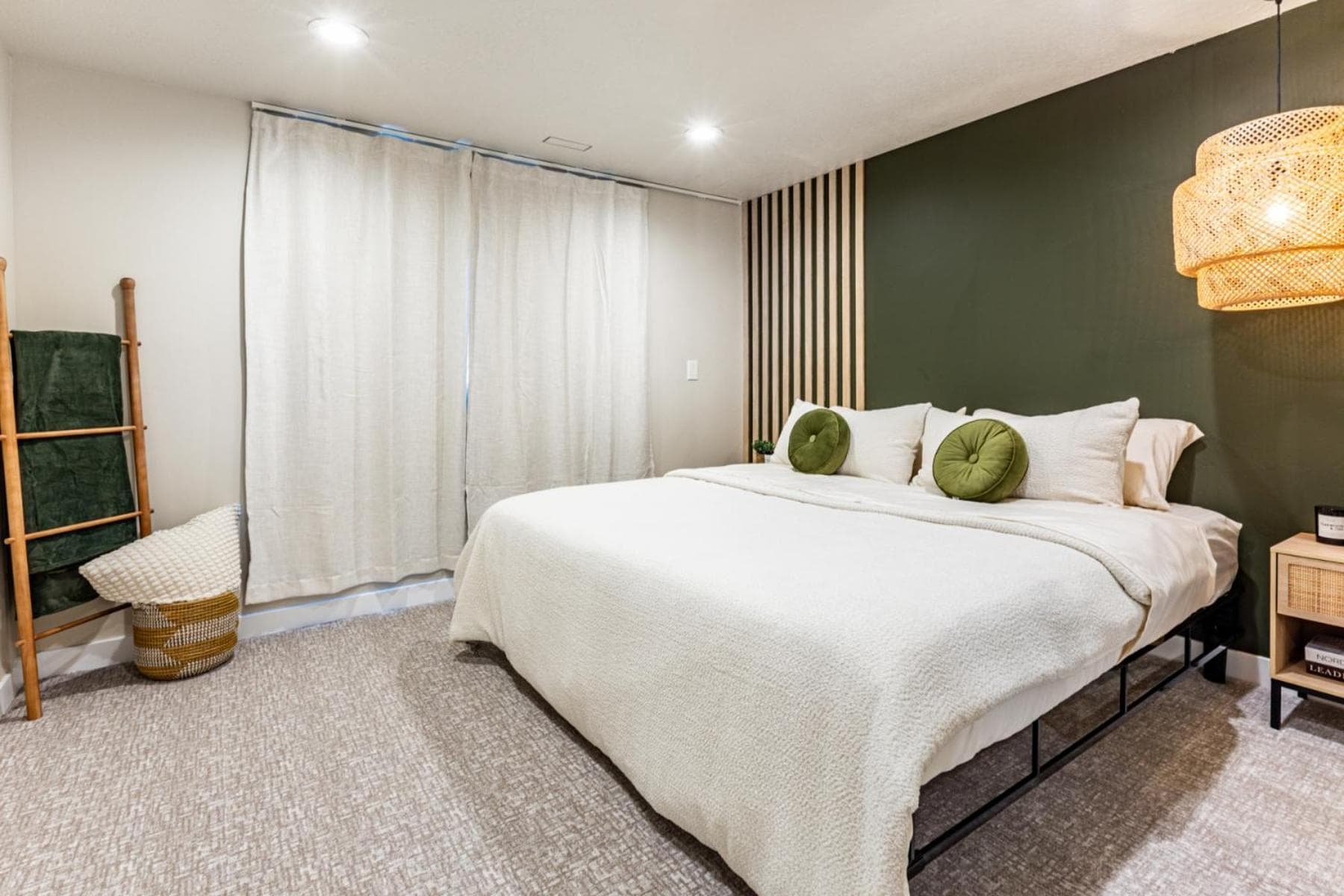 Modern Style Loft Near Canyon RSL and Expo
