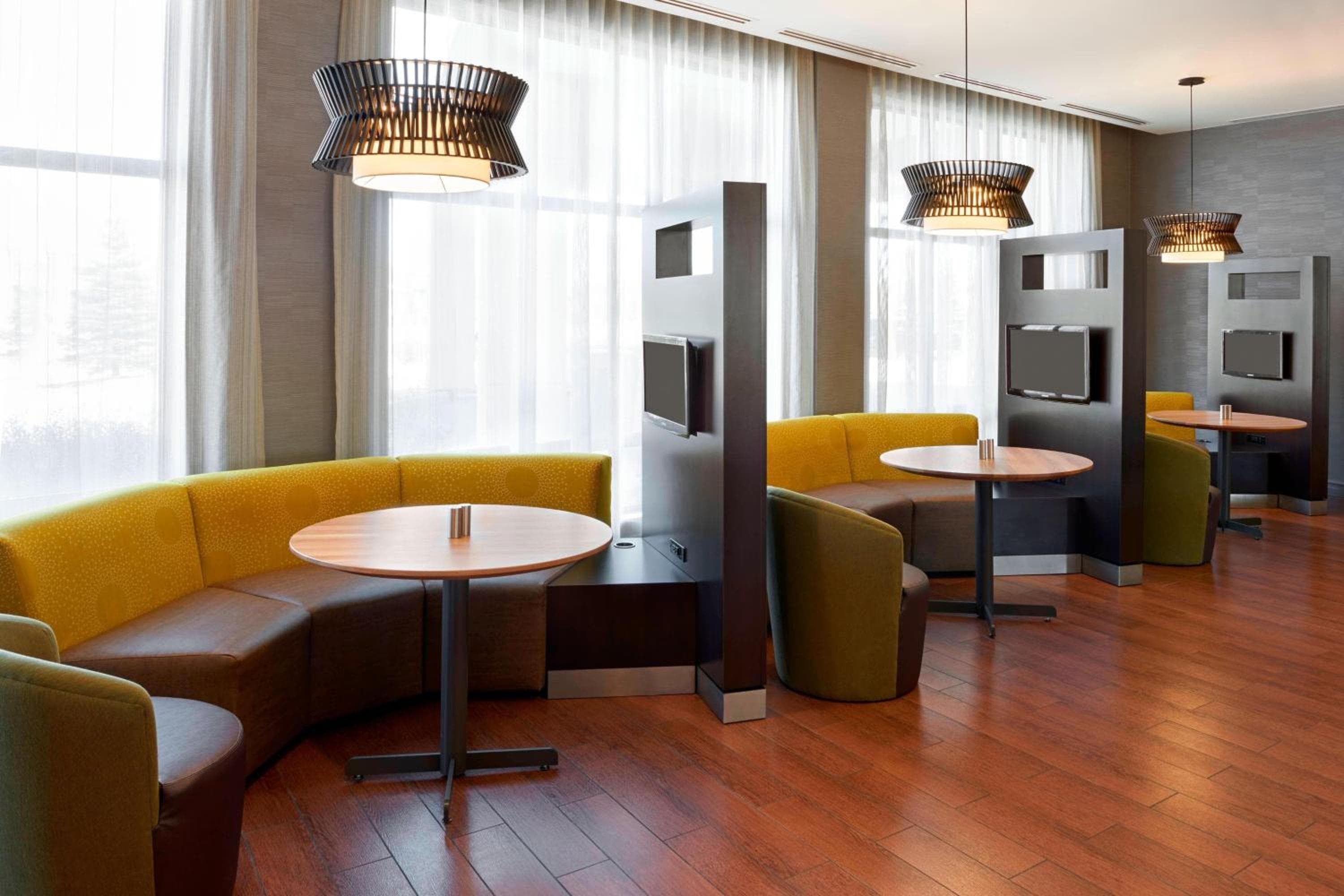 Courtyard by Marriott Kingston Highway 401