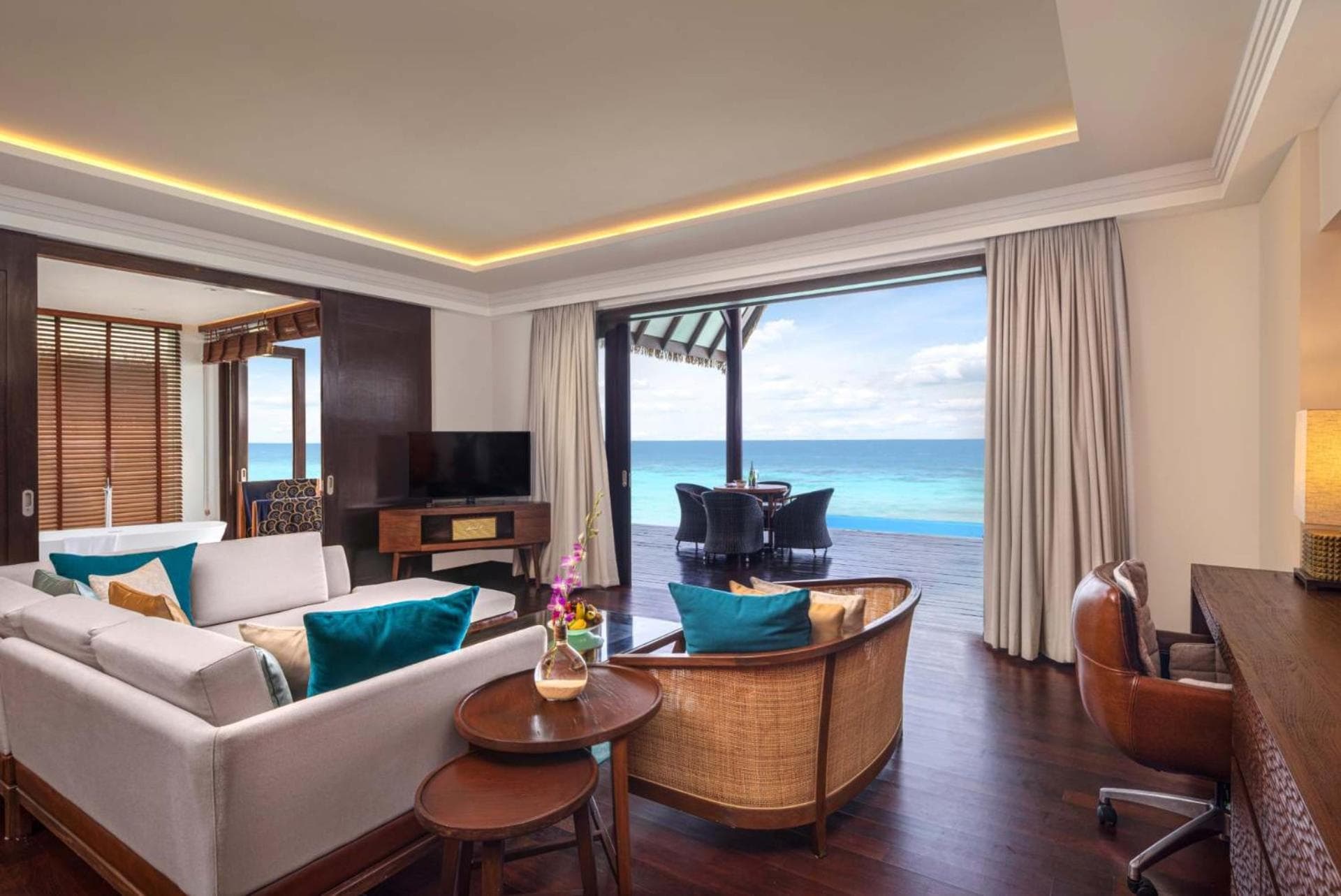Heritance Aarah - Premium All Inclusive - 40 Minutes away from Male by Seaplane