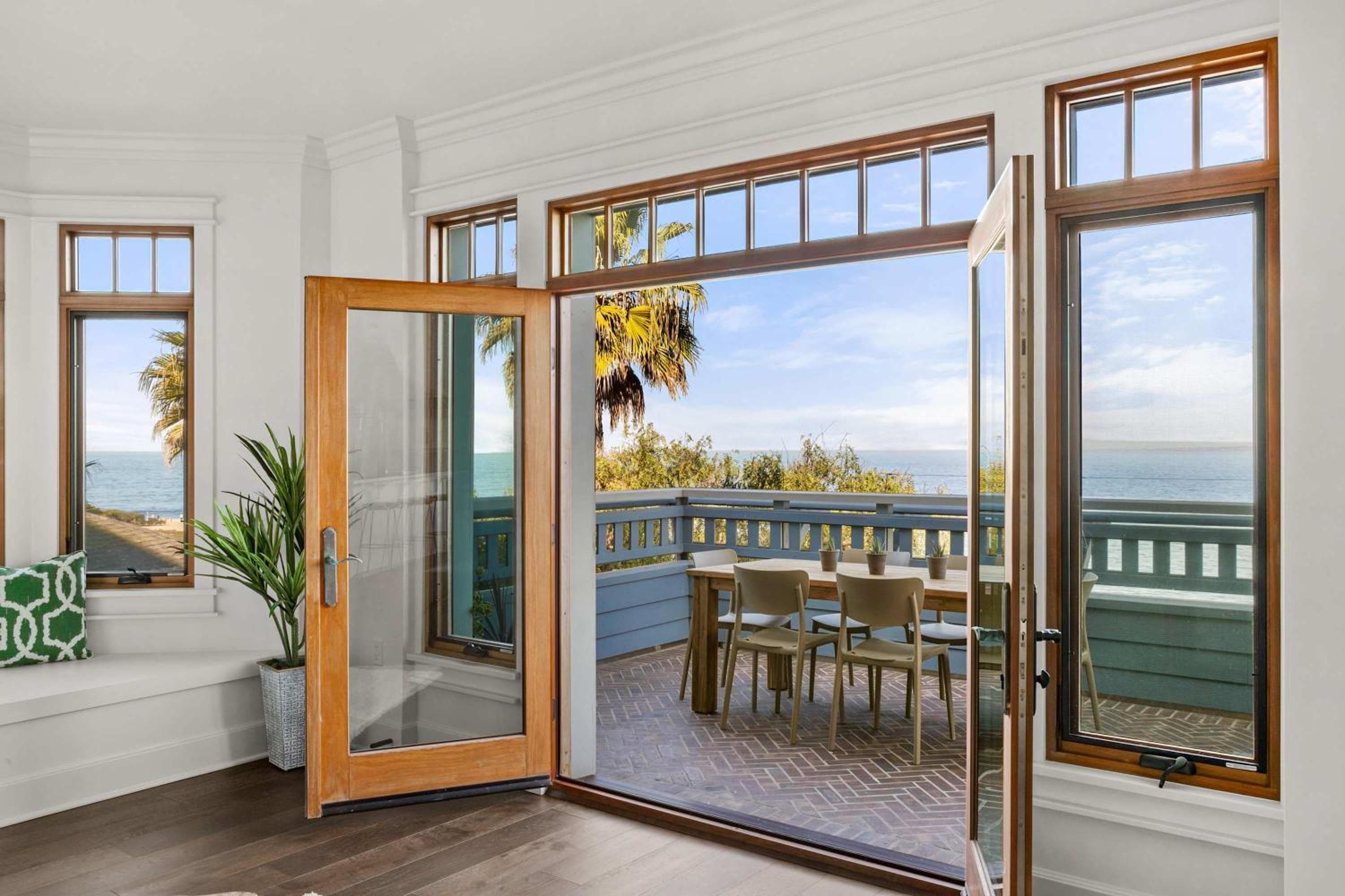 La Jolla Cove-Oceanfront 5600SF 3BR+Loft 5BA House best Villiage location walk everywhere