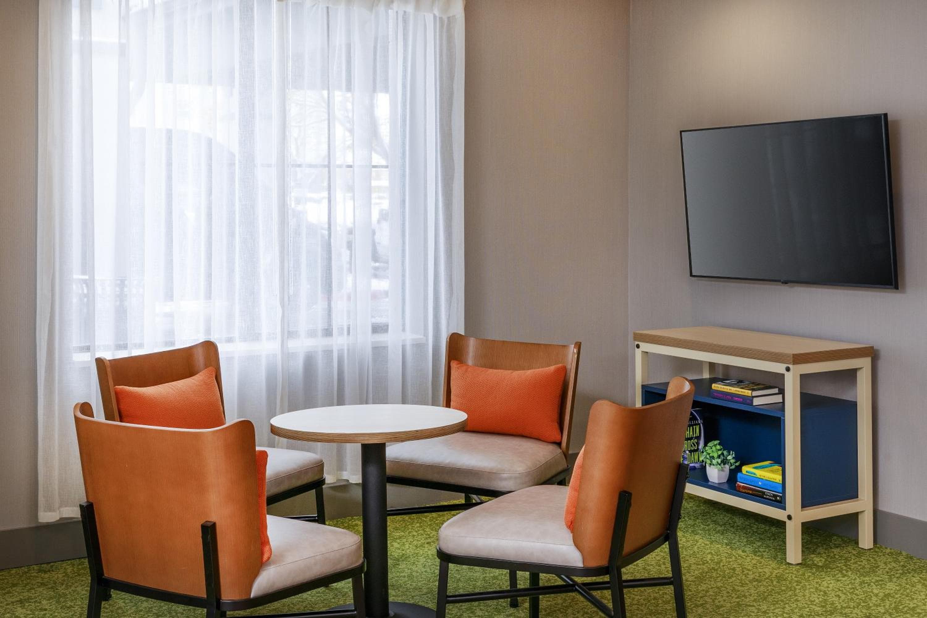 Spark by Hilton Denver International Airport