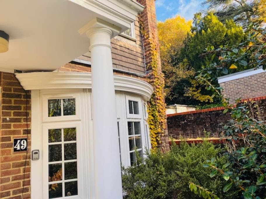 Charming 3 bedroom house in Weybridge