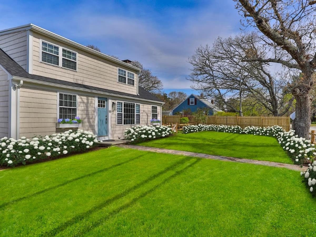 Cozy Family Retreat Sleeps 14 Pets Fire Pit