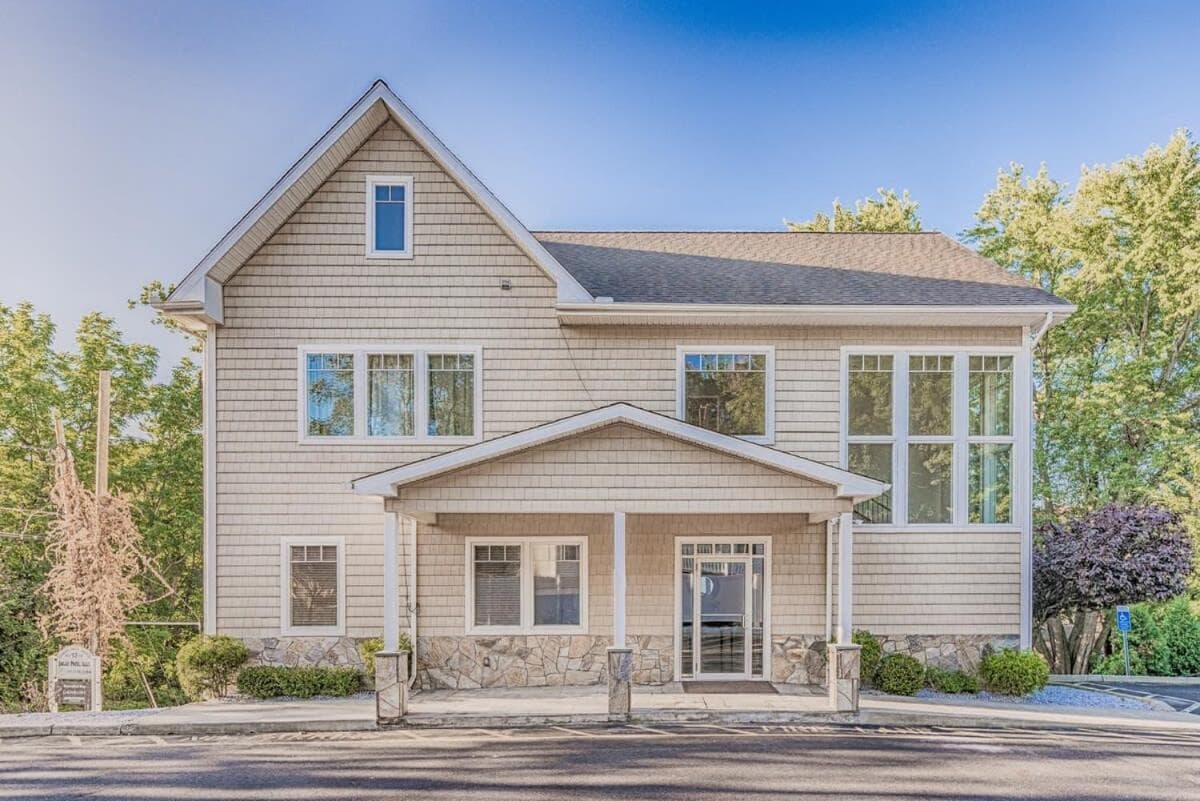 Spacious 1 BR with Kitchen and Living Room