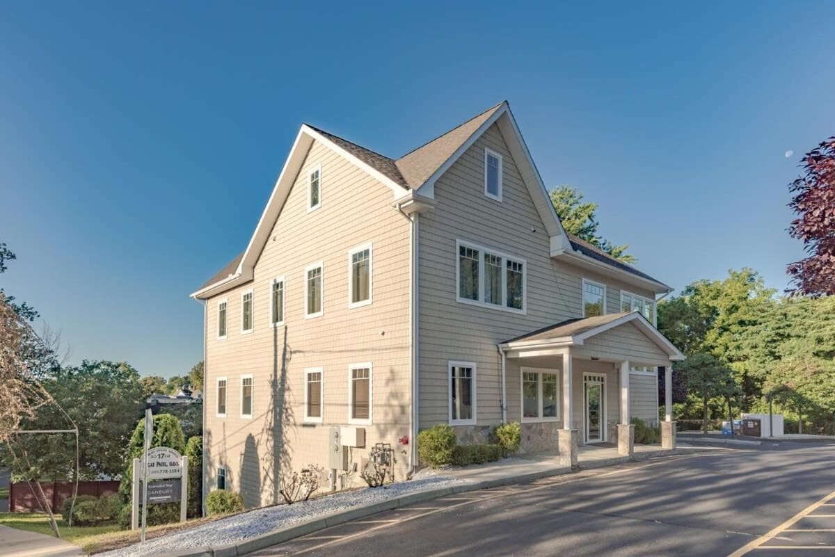 Spacious 1 BR with Kitchen and Living Room