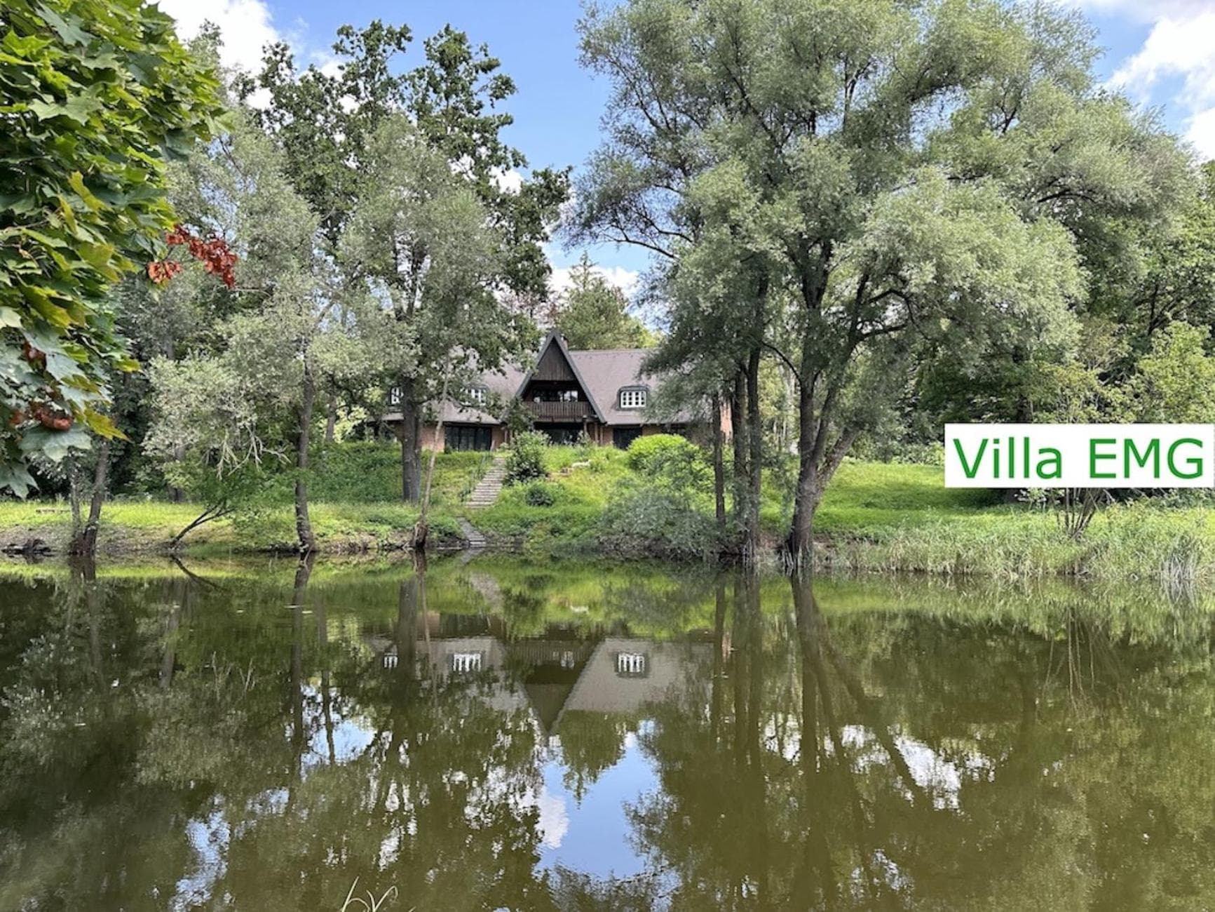 Luxus Ferienhaus Villa EMG München in Moosburg mit Pool, SPA, Kamin, Wald, See für Familien Gruppen bis 24 Personen