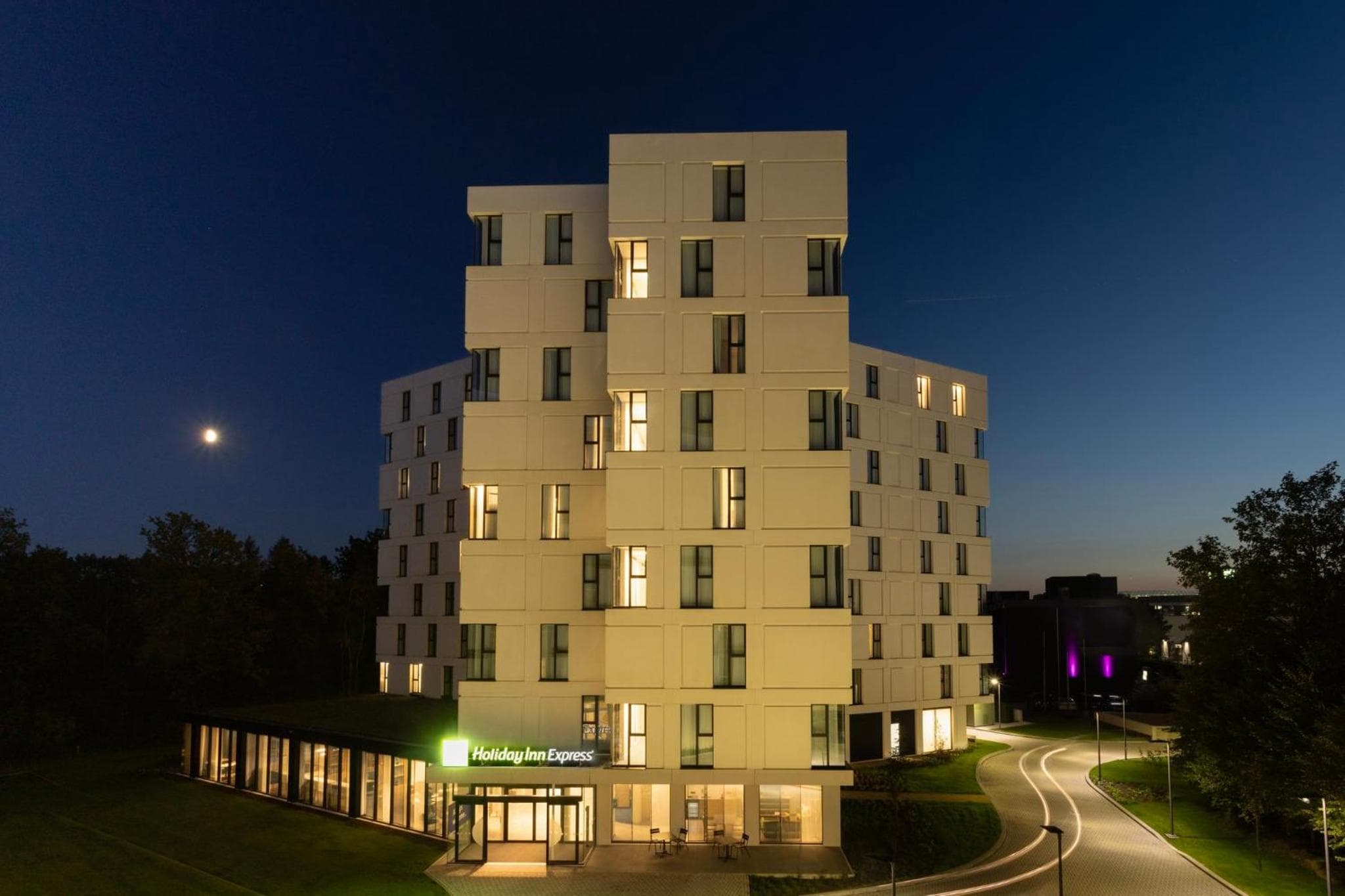 Holiday Inn Express Brussels - Airport by IHG