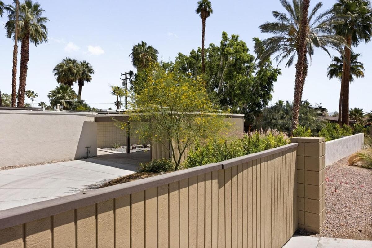 Hugh Kaptur Hideaway Villa