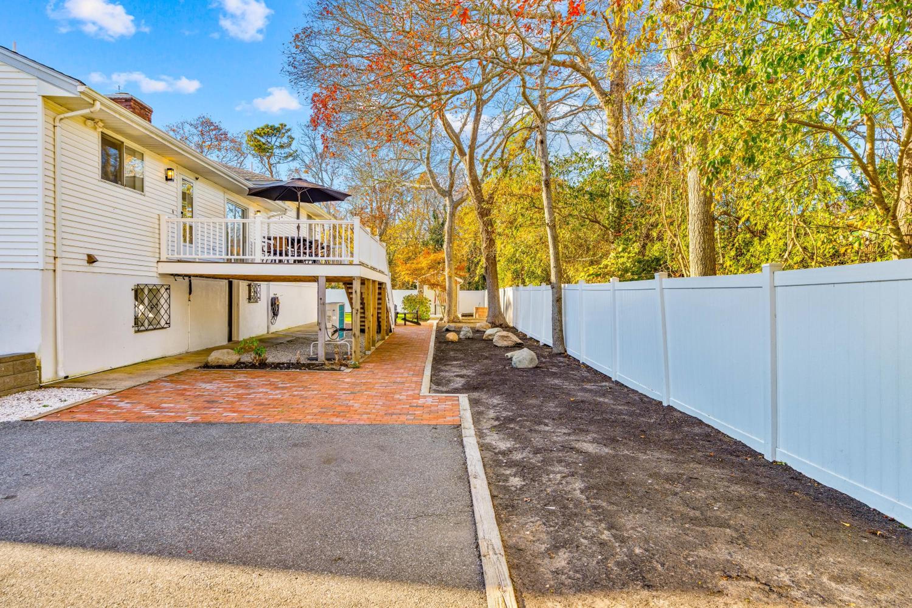 Walk to the Beach - Modern Home with FirePit and Bikes