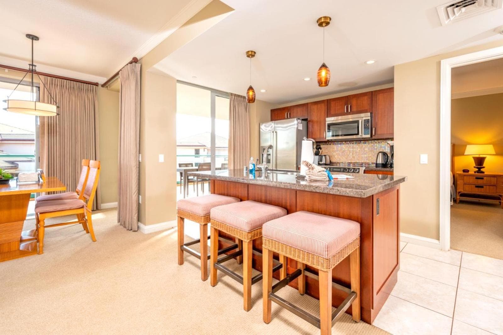KBM Resorts: Honua Kai Hokulani HKH-620 XL Lanai Corner with Ocean Views Includes Rental Car