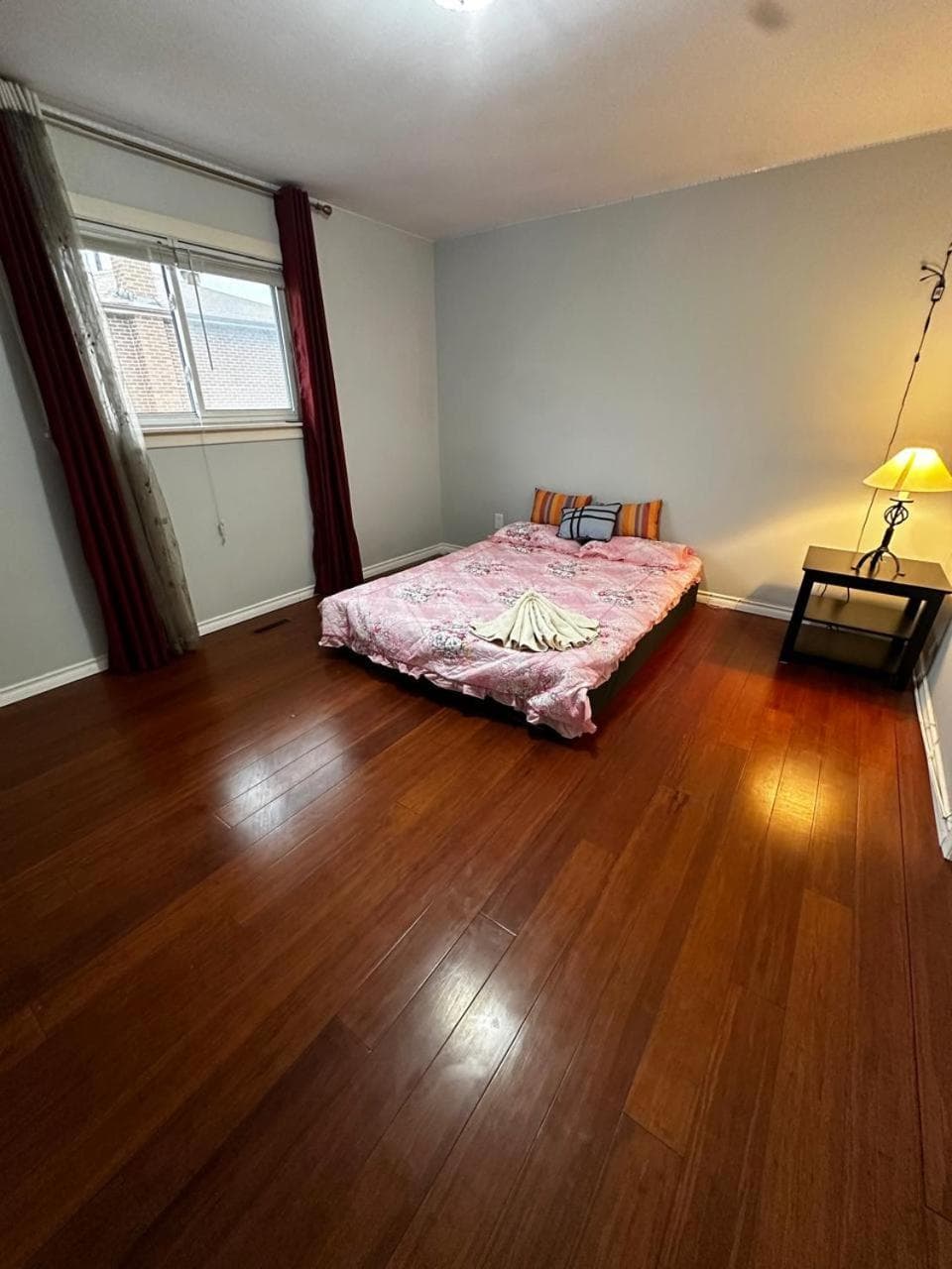 Budget Room Near Toronto 15 Min - Plazas, Shopping, Restaurants, Transit Nearby B1