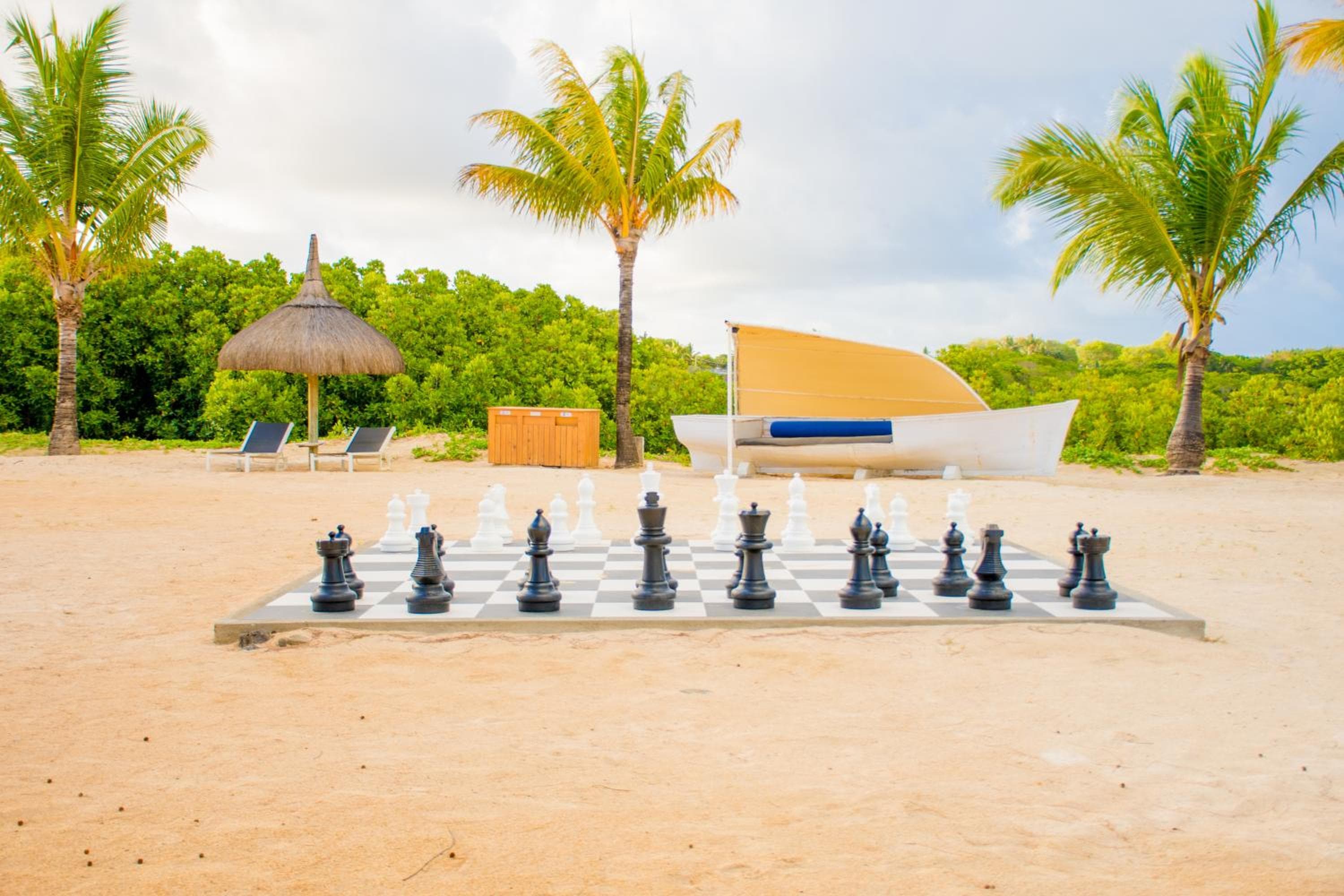 Azuri Apartment with Beach, Pools, Gym, Golf, Shops, Restaurants, Spa, Boat activities, Tennis &Paddle court, kids corner