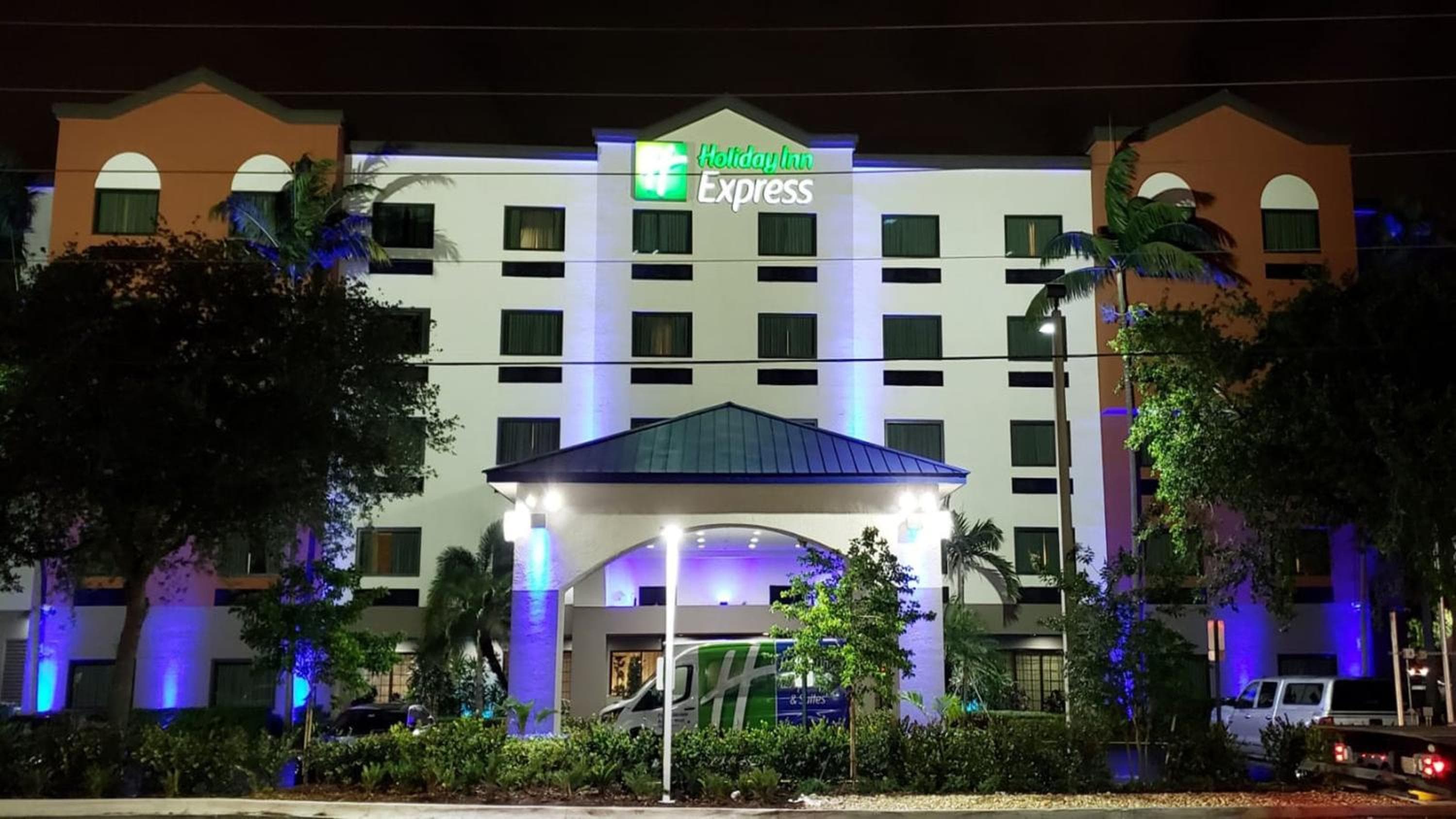Holiday Inn Express and Suites Fort Lauderdale Airport West by IHG