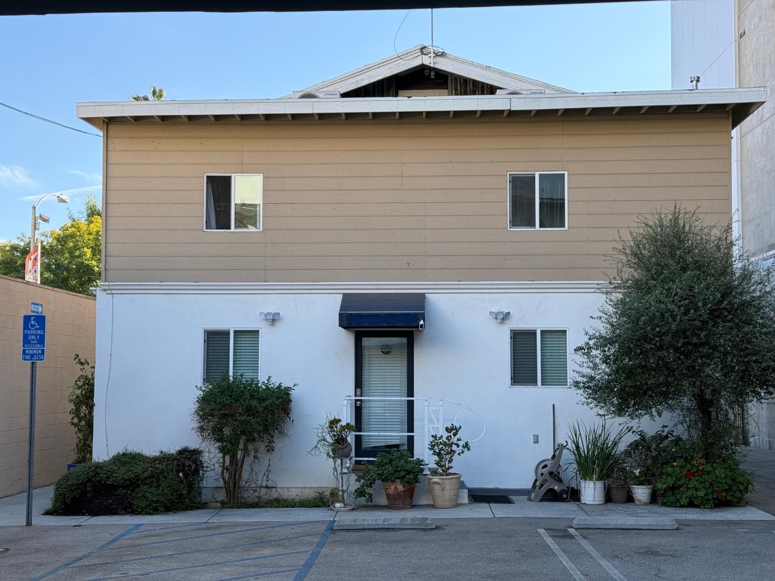 Pasadena Old Town Cottage