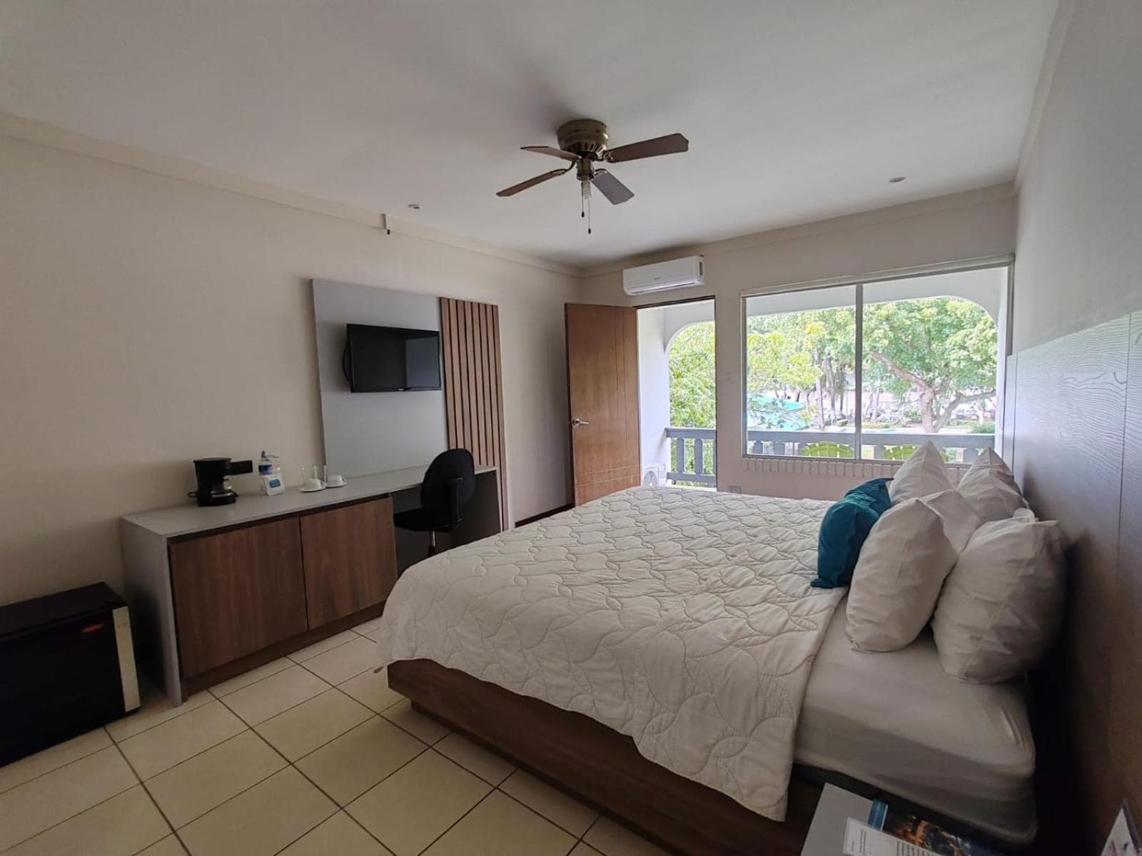 Puerto Azul Residences
