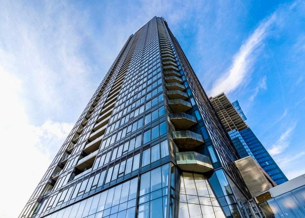 Spectacular Skyline Views - Downtown Montreal - Luxury Condo & Penthouse