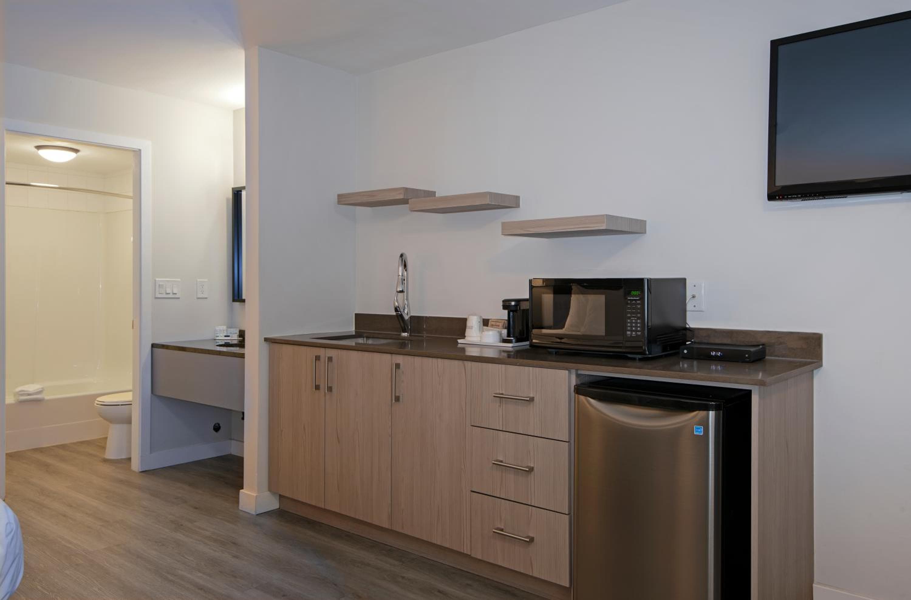 Travelodge by Wyndham Kamloops Mountview