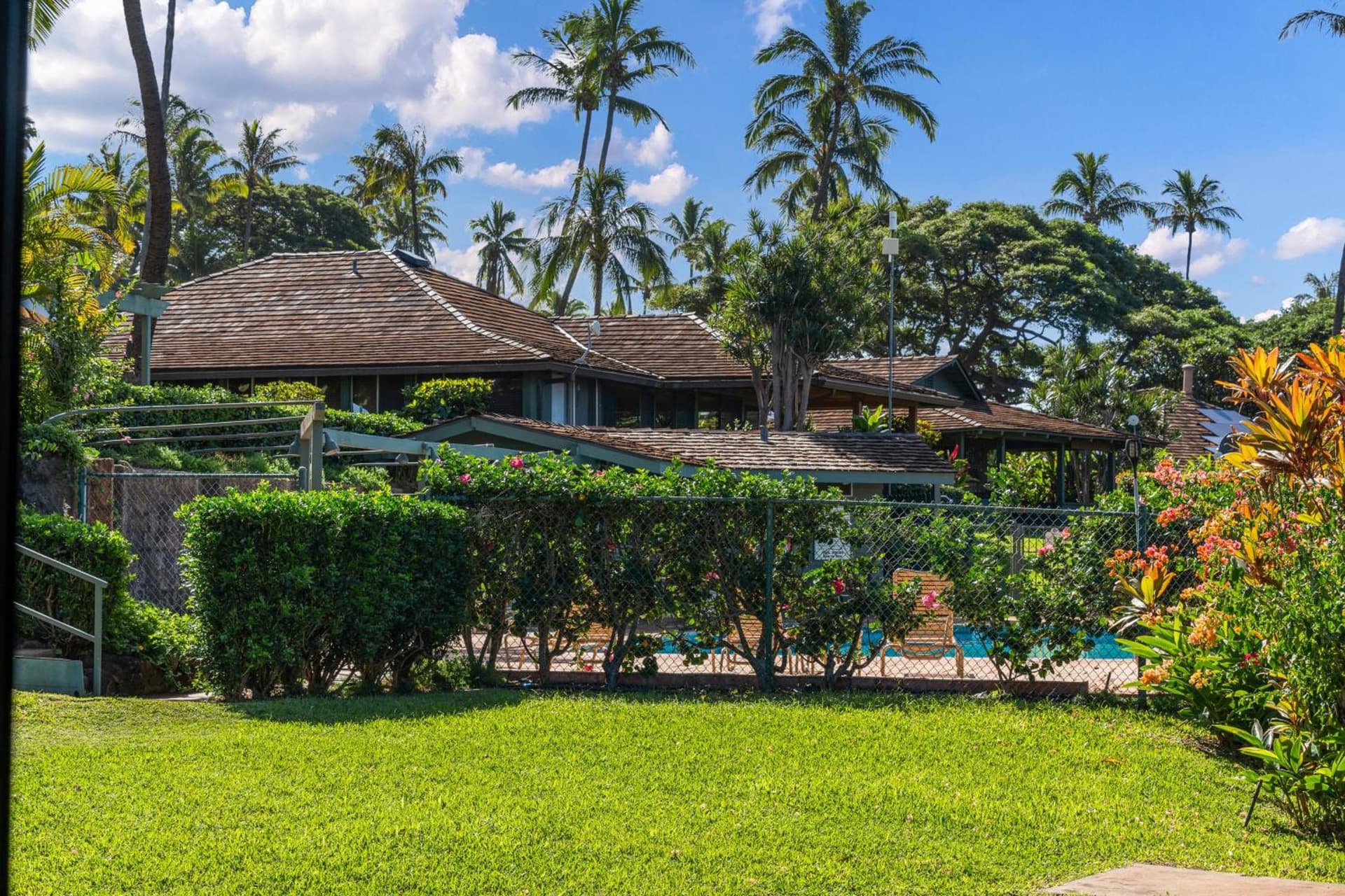 International Colony Club 37 · ICC 37 Remodeled Hawaiian Cottage