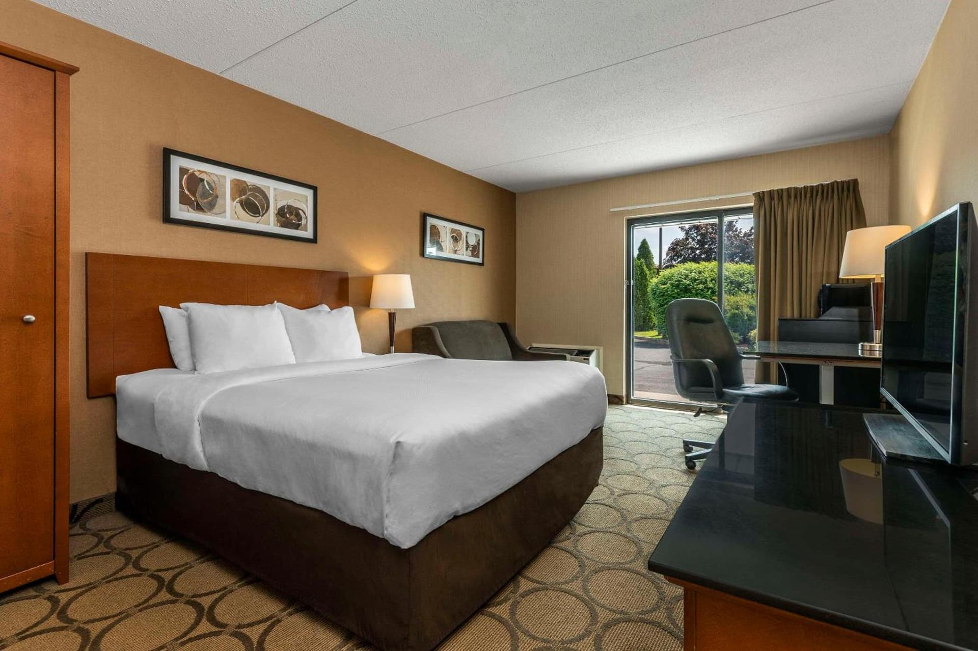 Clarion Pointe