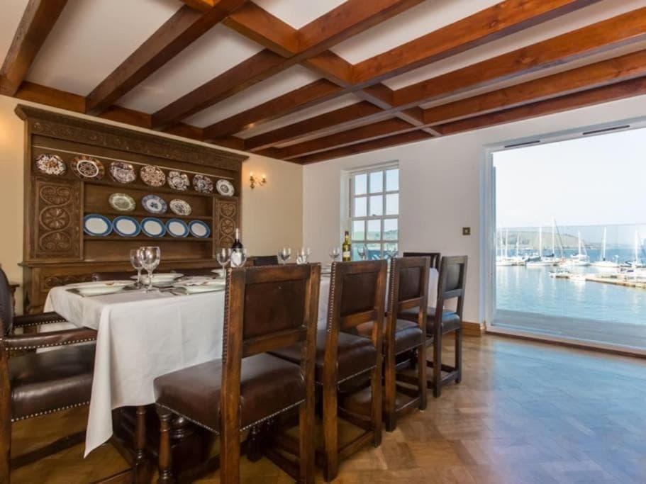 Nightingale House, Waterside House & Free Parking