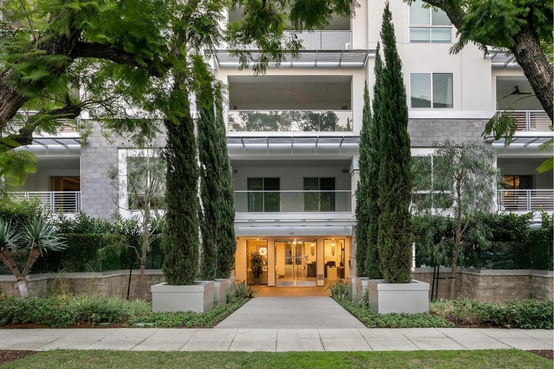 Luxury Beverly Hills Penthouse With Private Roof