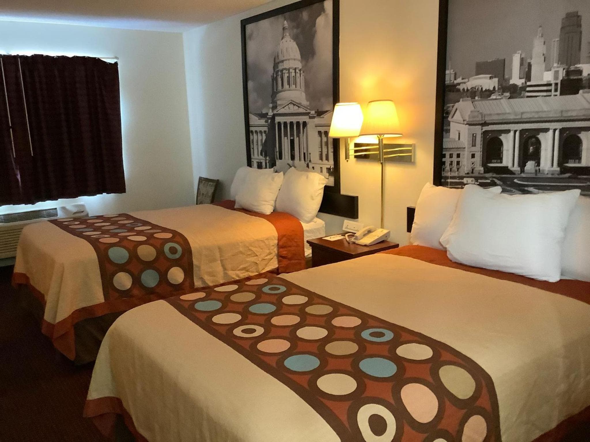 Super 8 by Wyndham Riverside/Kansas City