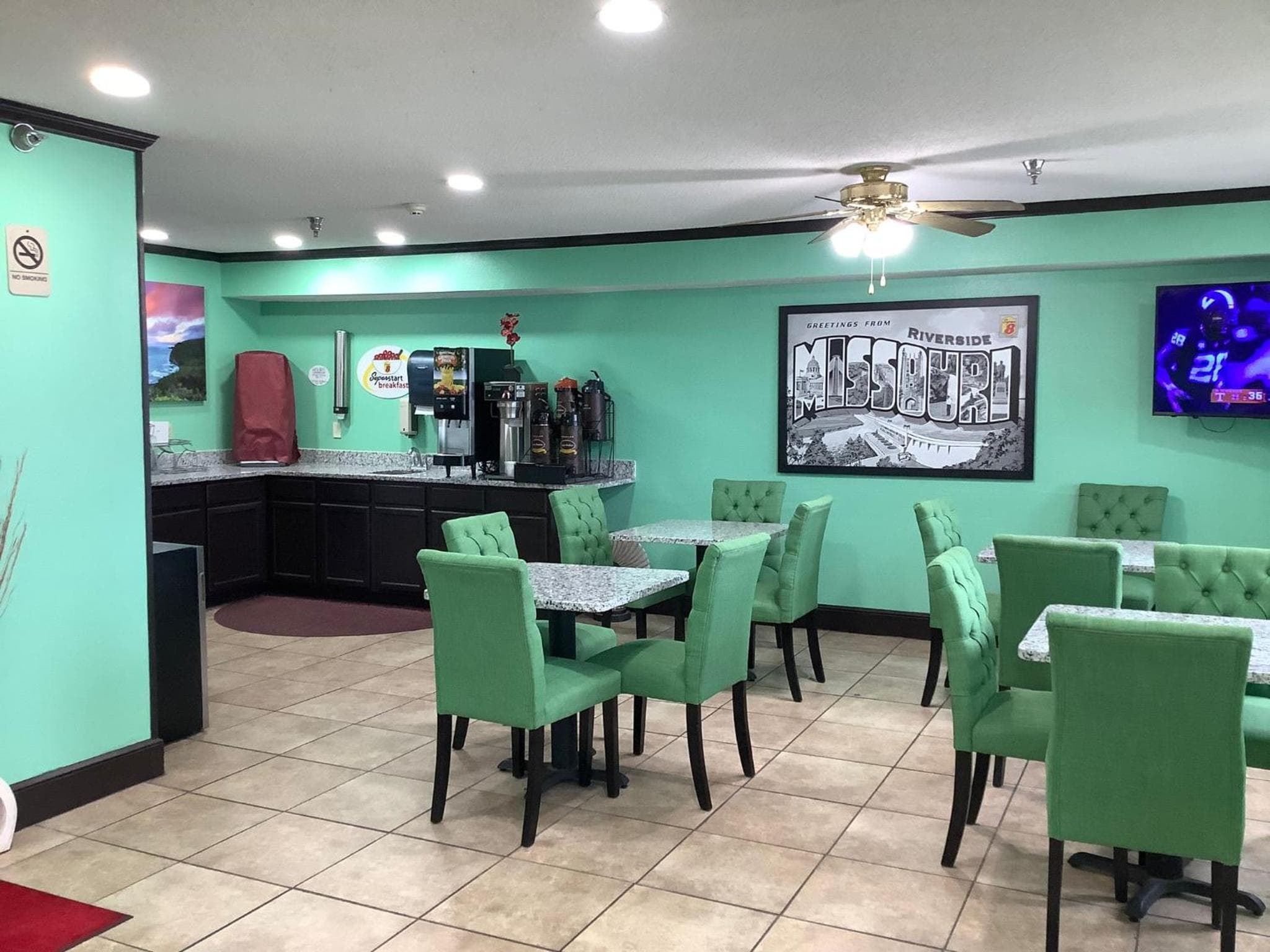 Super 8 by Wyndham Riverside/Kansas City