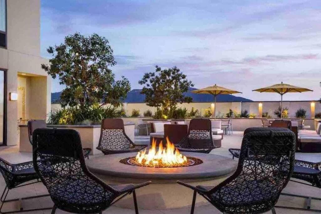 Luxury Penthouse Loft w POOL GYM AMERICANA